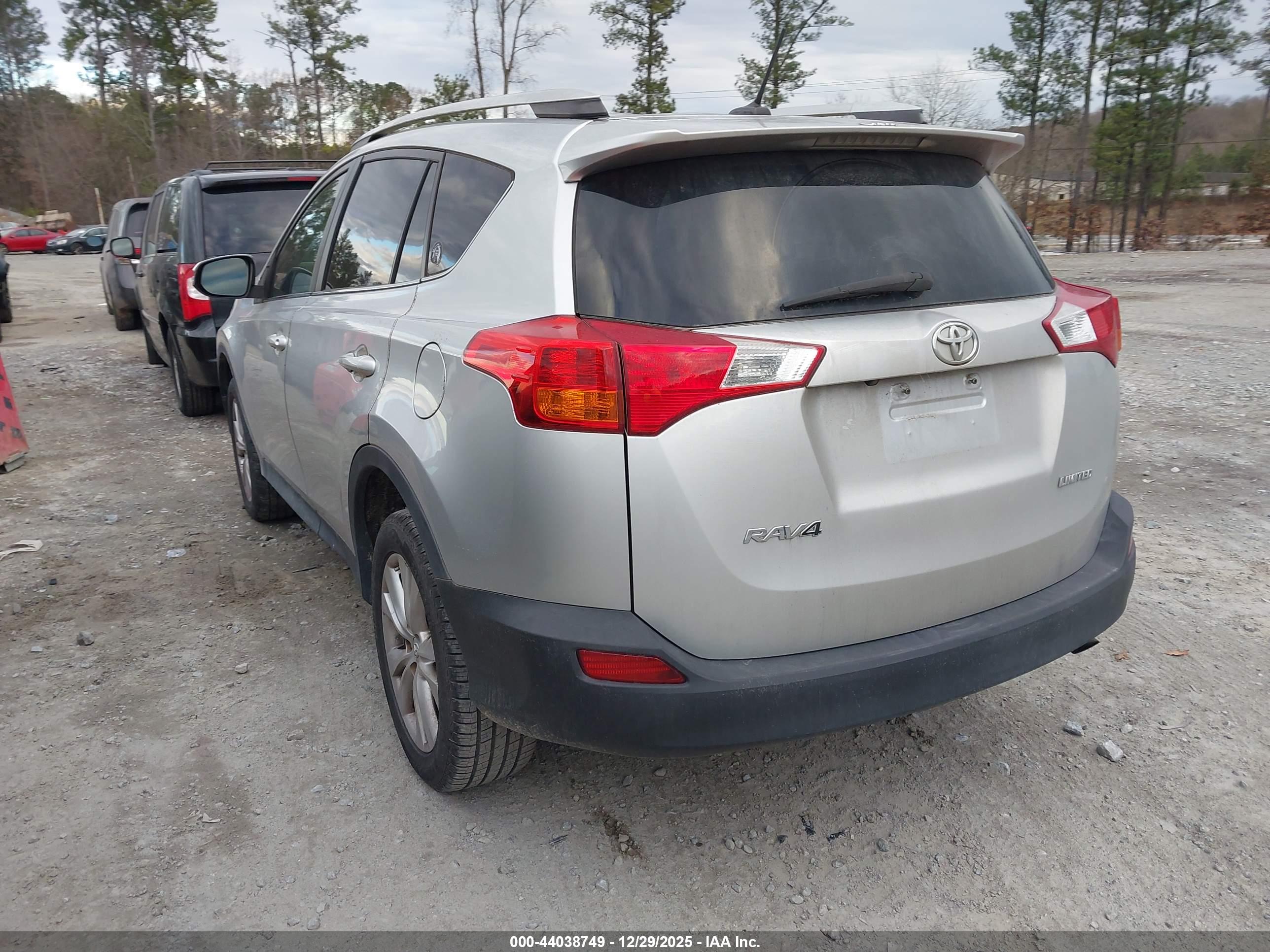 TOYOTA RAV4 image 3