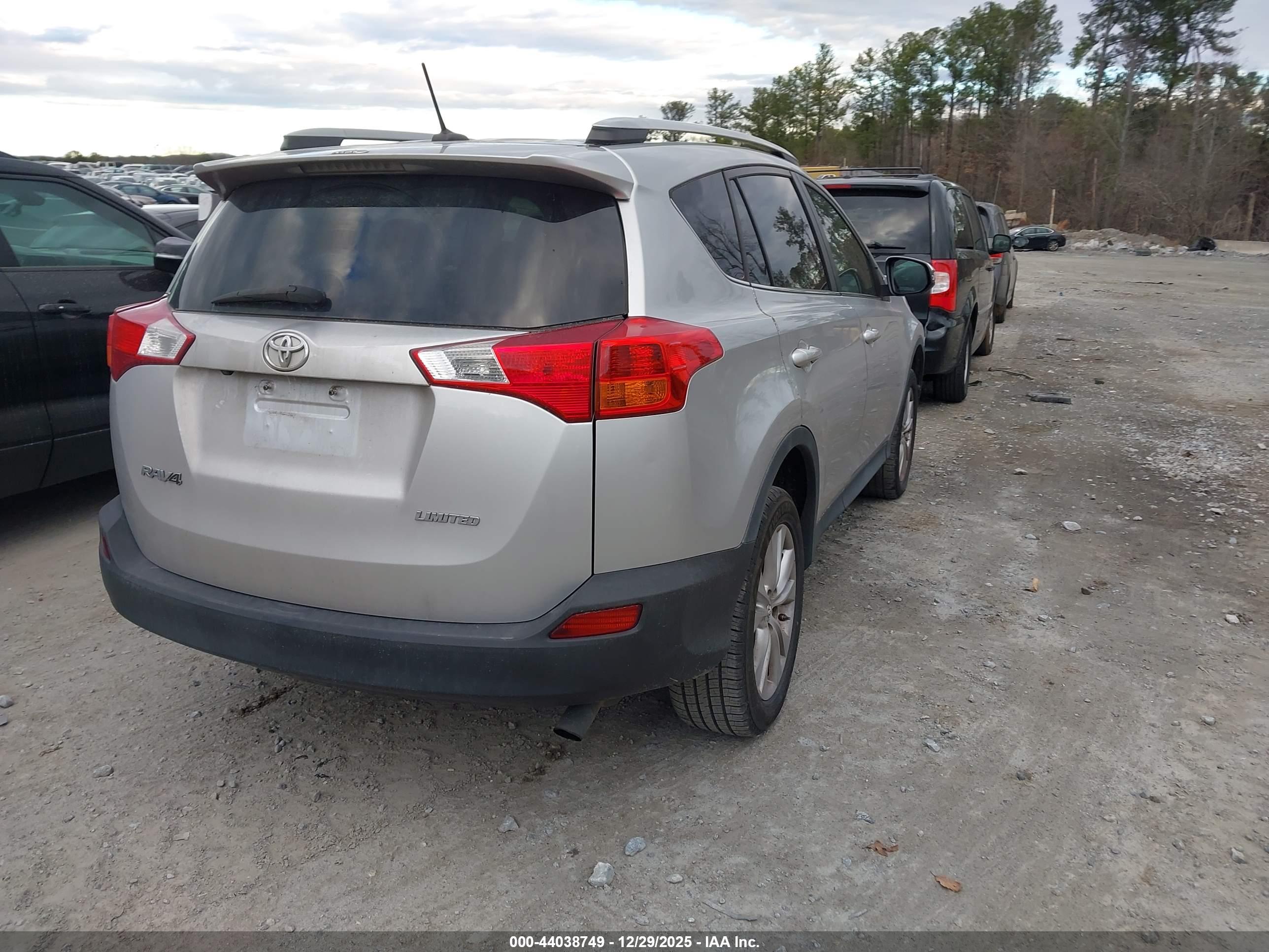 TOYOTA RAV4 image 4