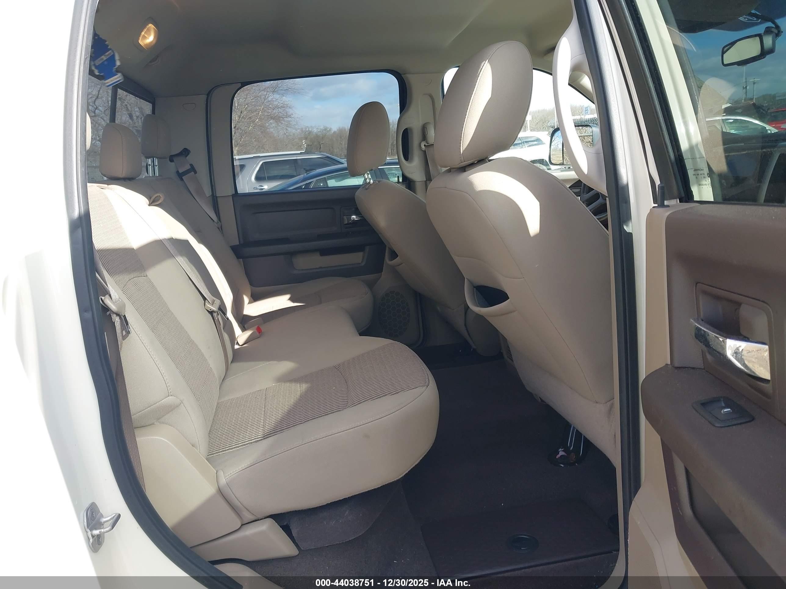 DODGE RAM image 8