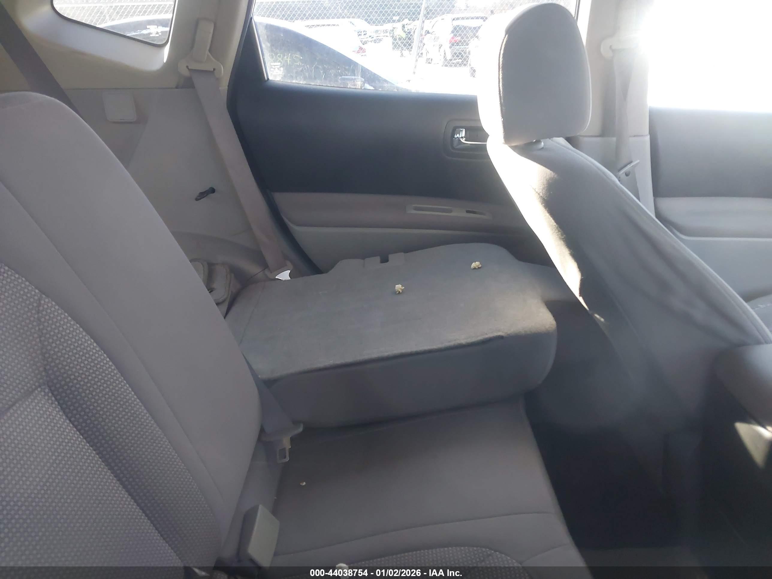 NISSAN ROGUE image 8