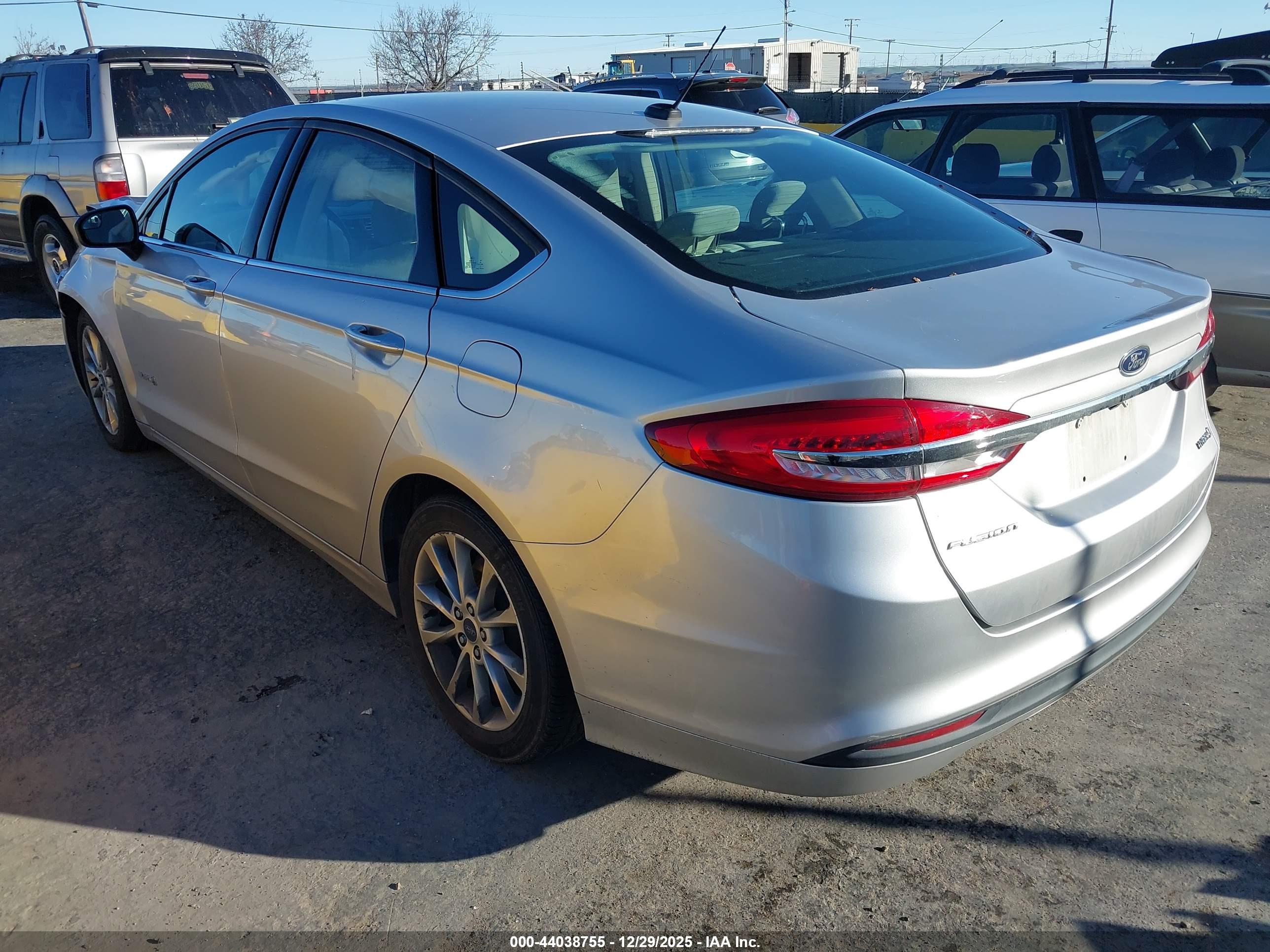 FORD FUSION image 3