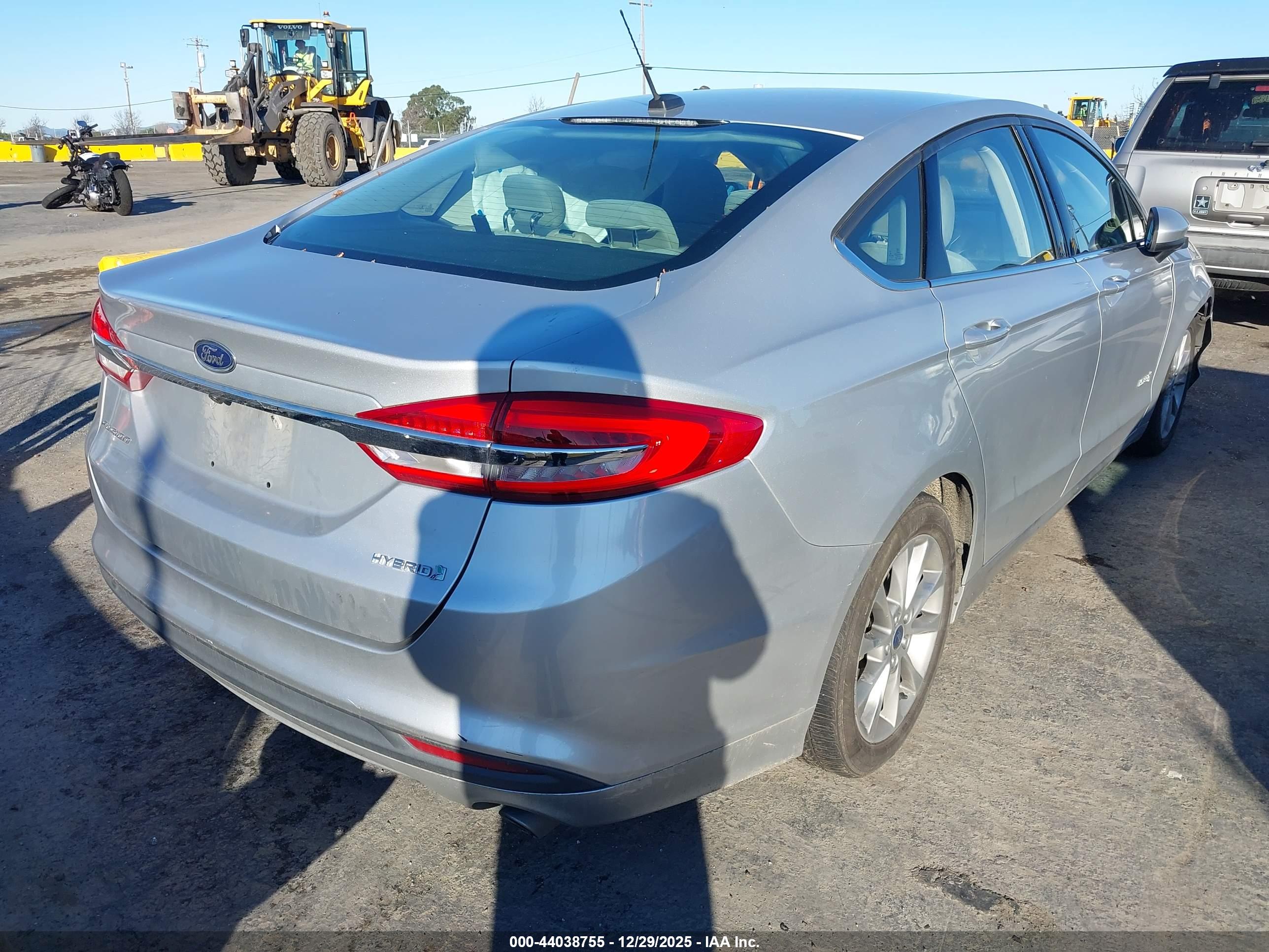 FORD FUSION image 4