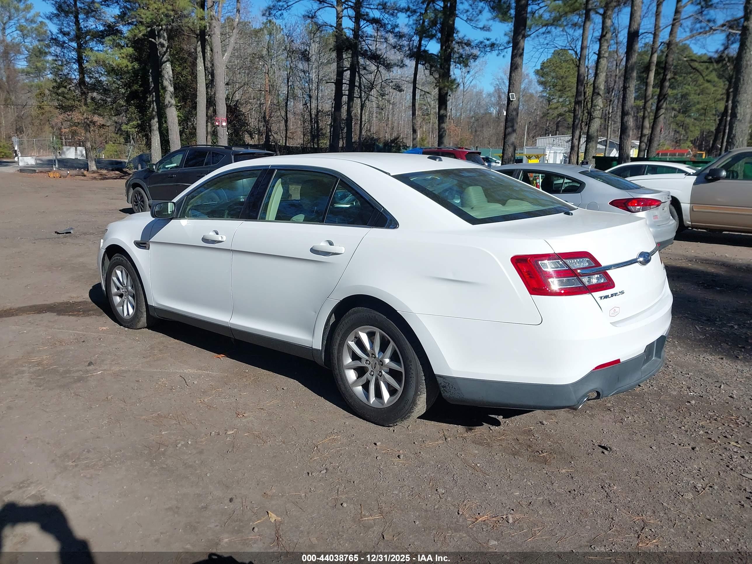 FORD TAURUS image 3