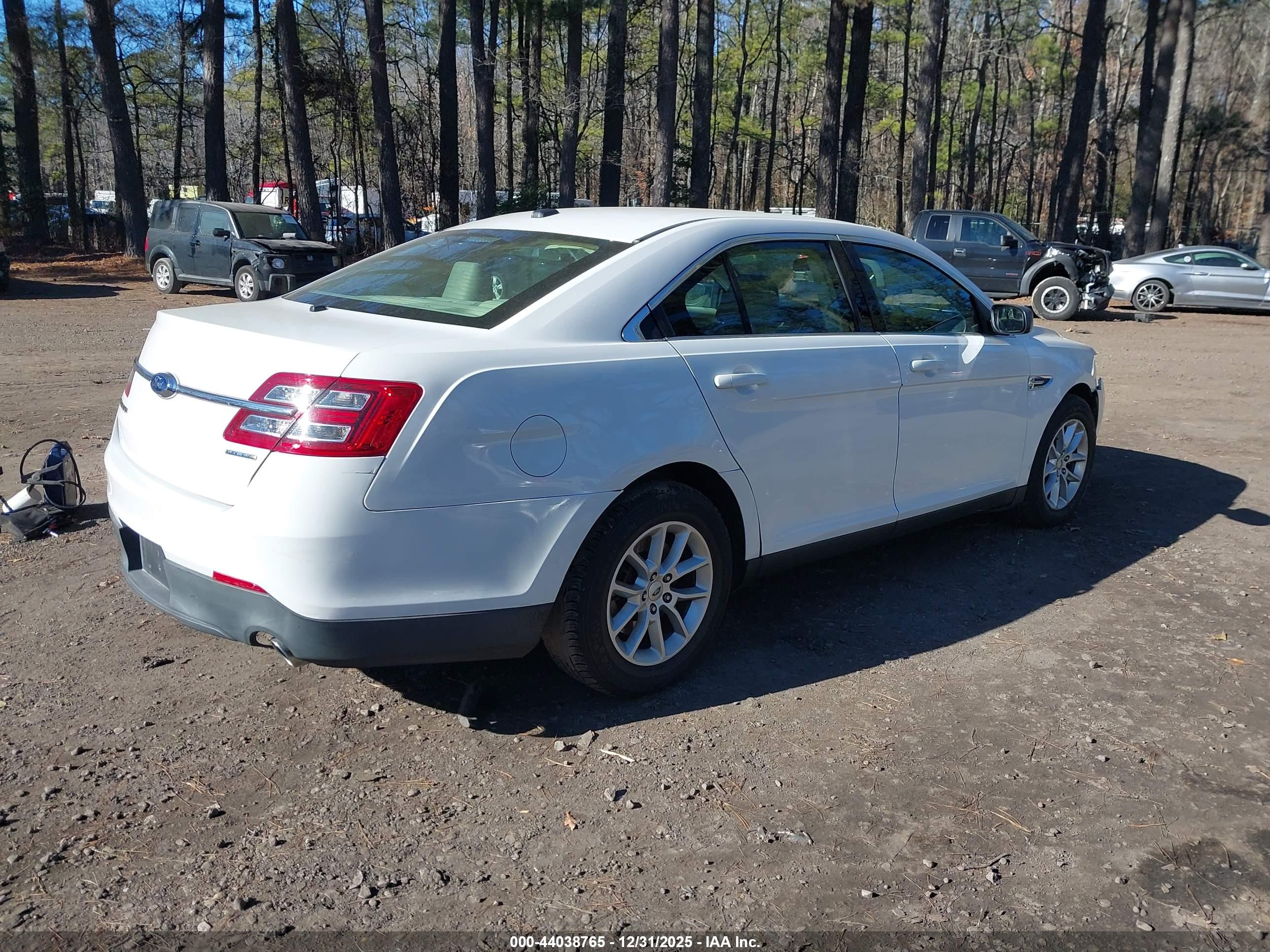 FORD TAURUS image 4