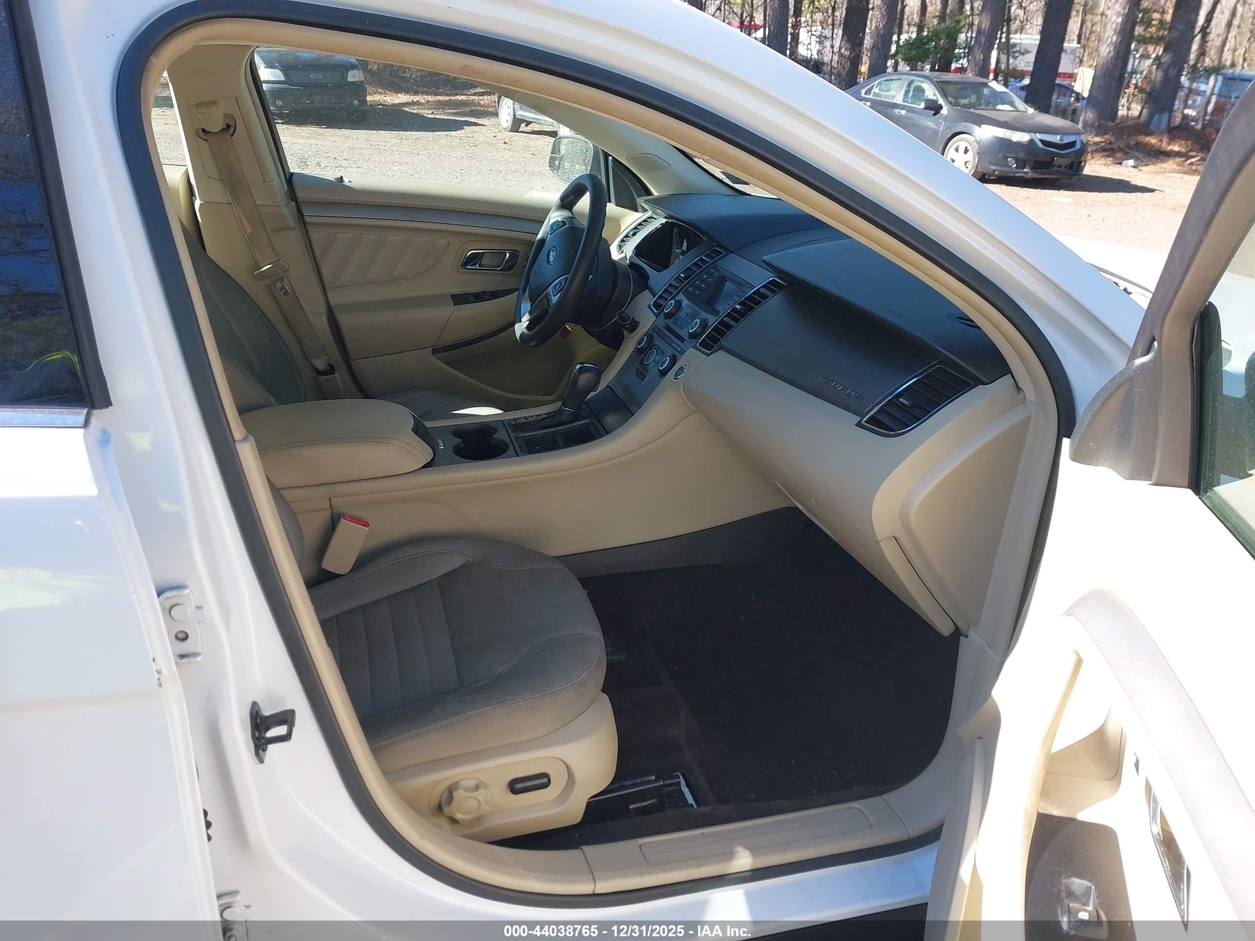 FORD TAURUS image 5