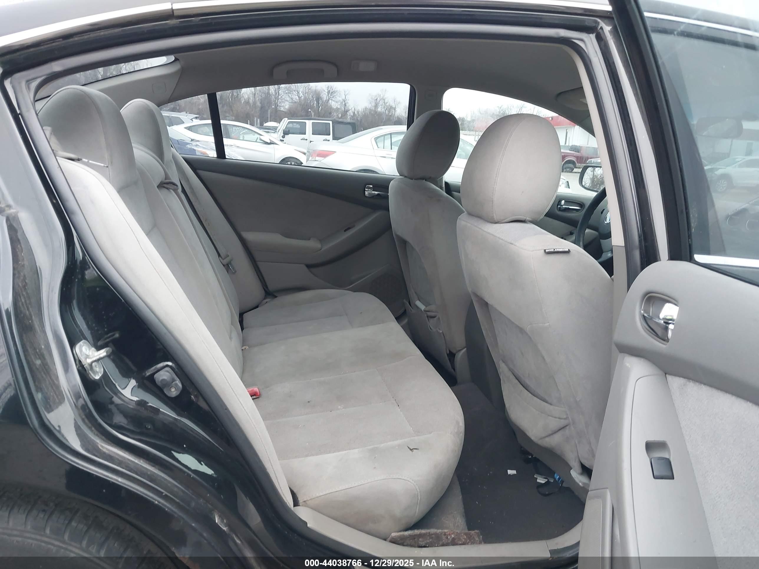 NISSAN ALTIMA image 8