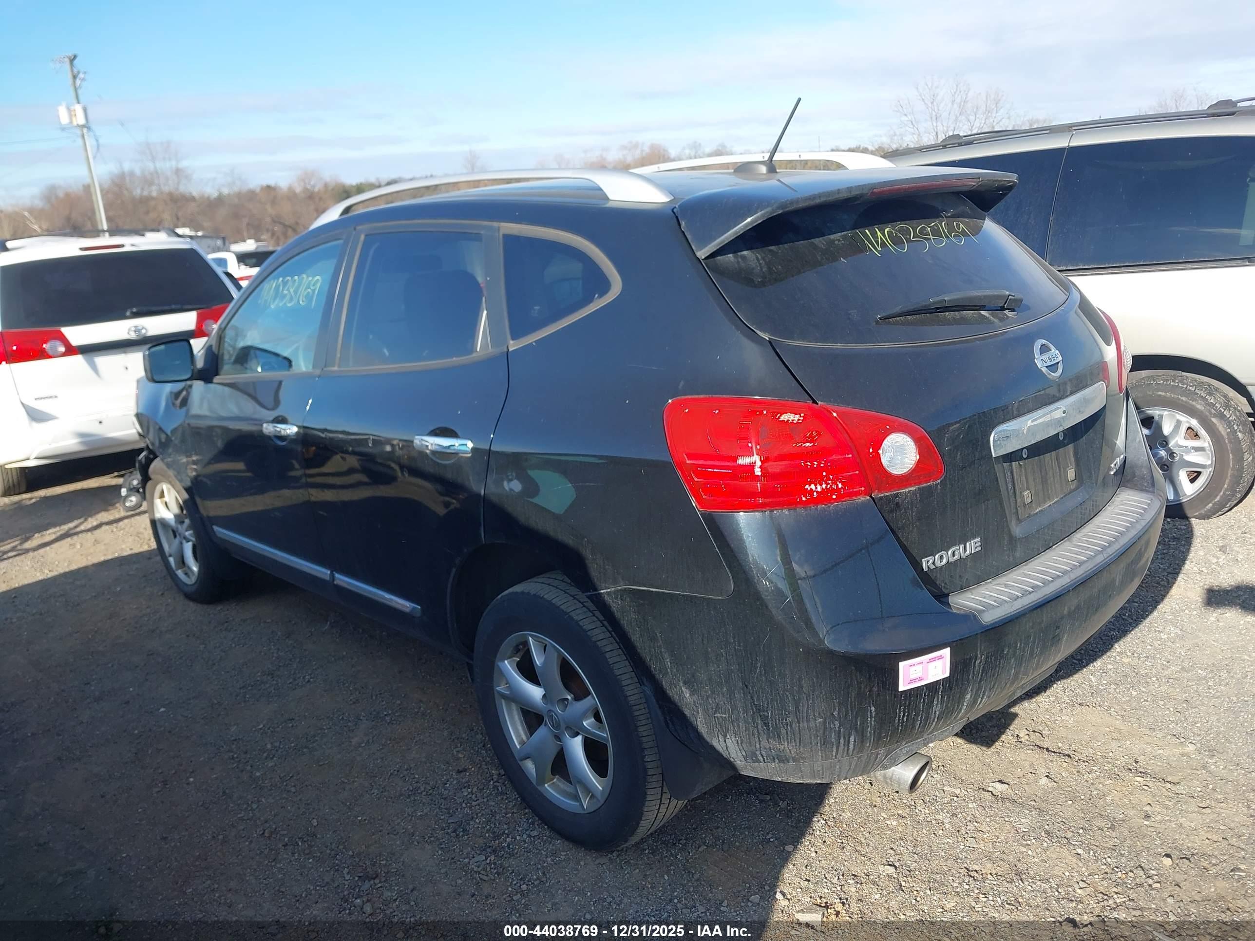 NISSAN ROGUE image 3