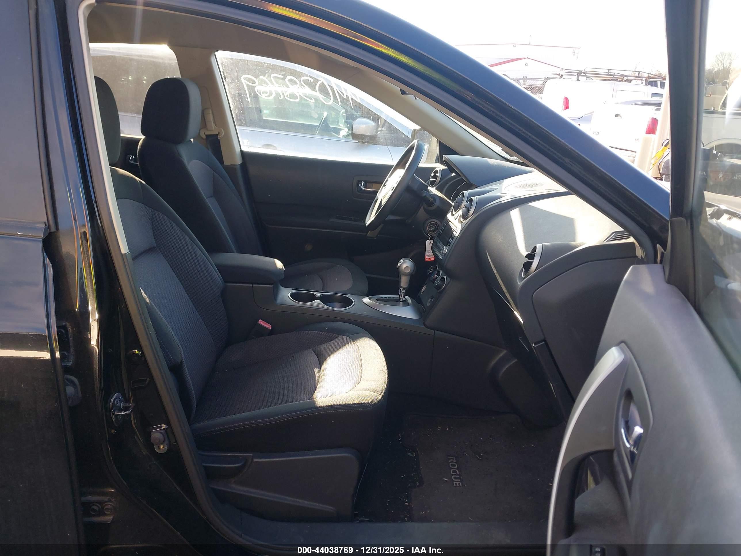 NISSAN ROGUE image 5