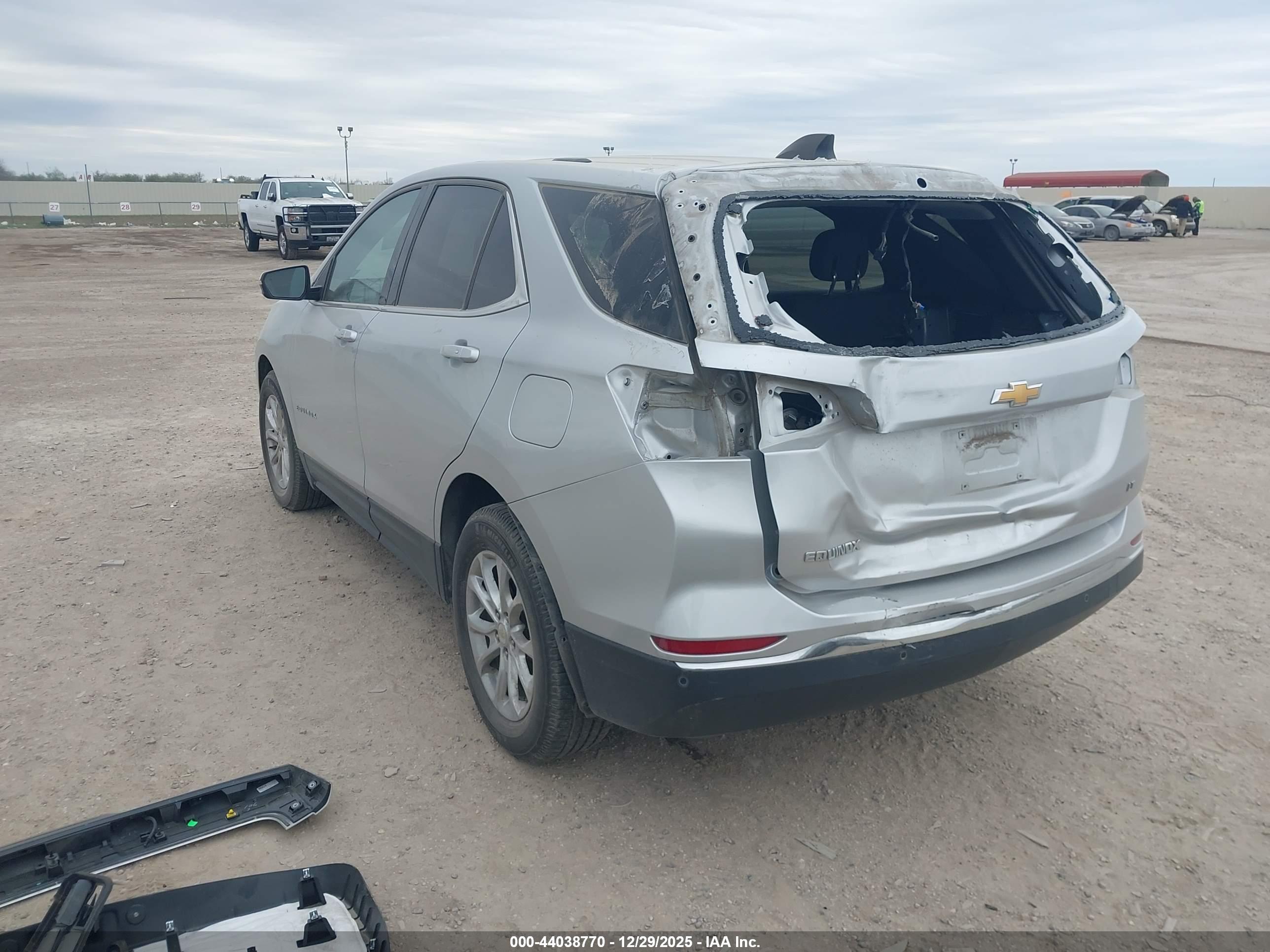 CHEVROLET EQUINOX image 3