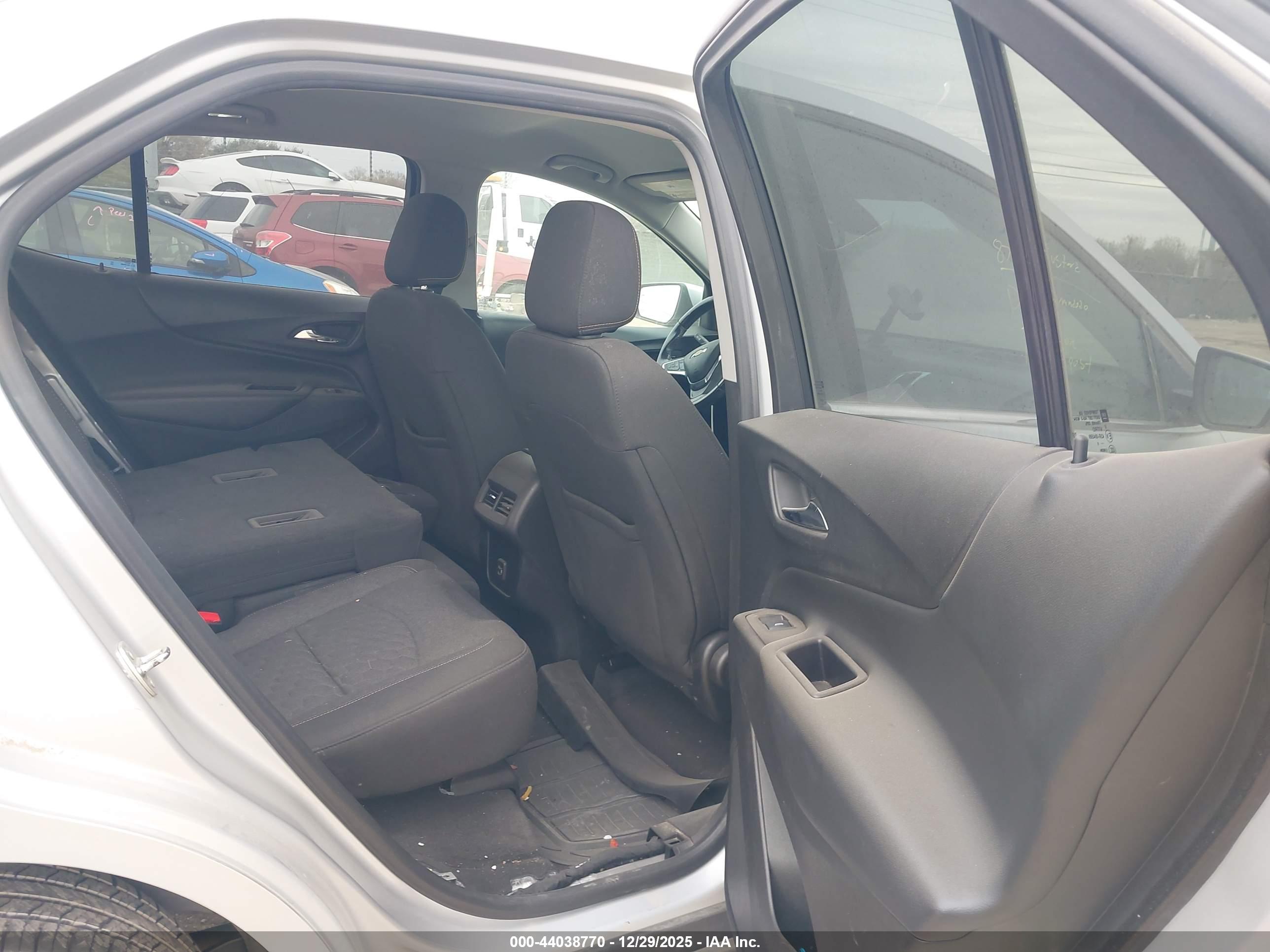CHEVROLET EQUINOX image 8
