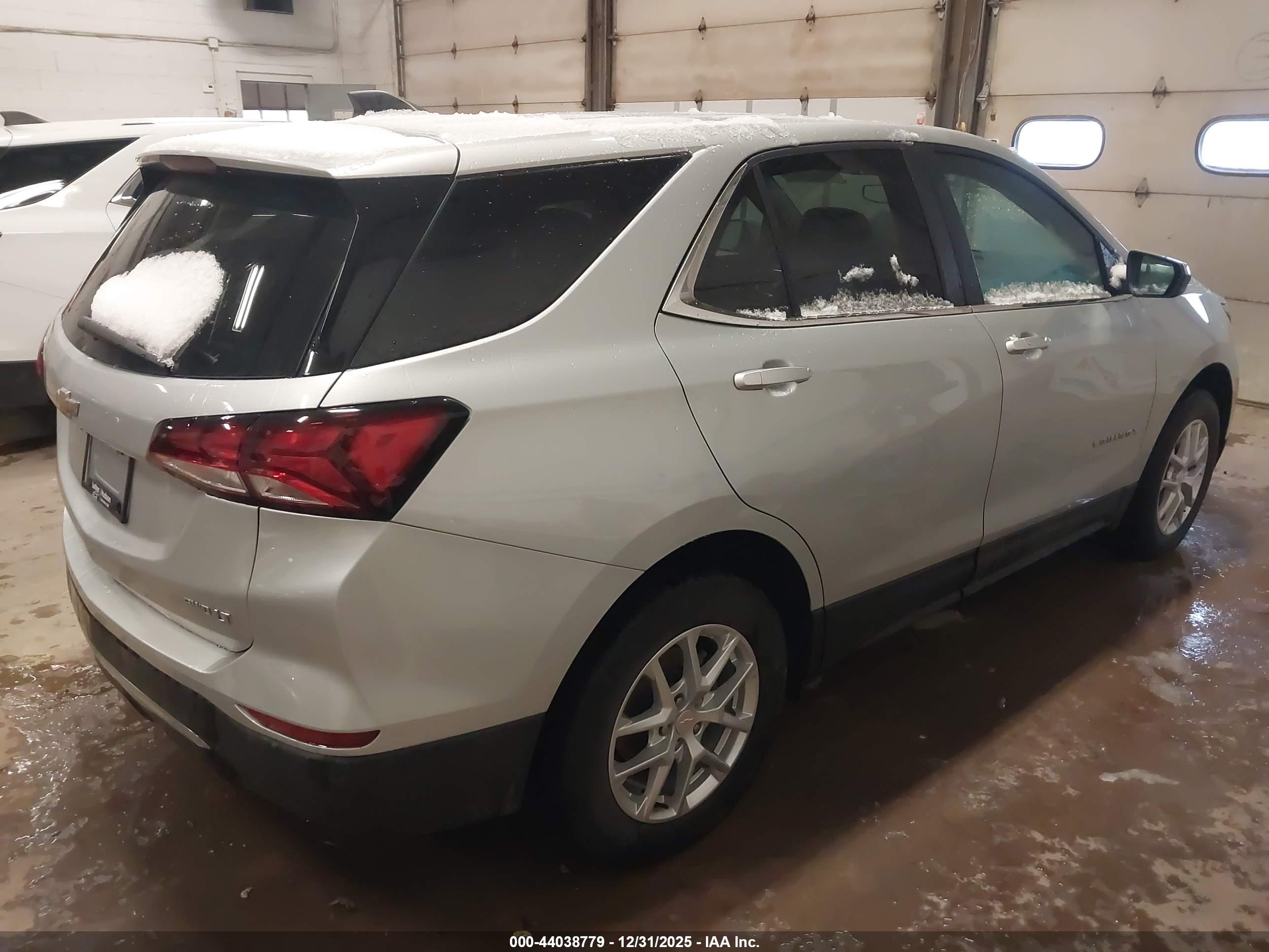 CHEVROLET EQUINOX image 4