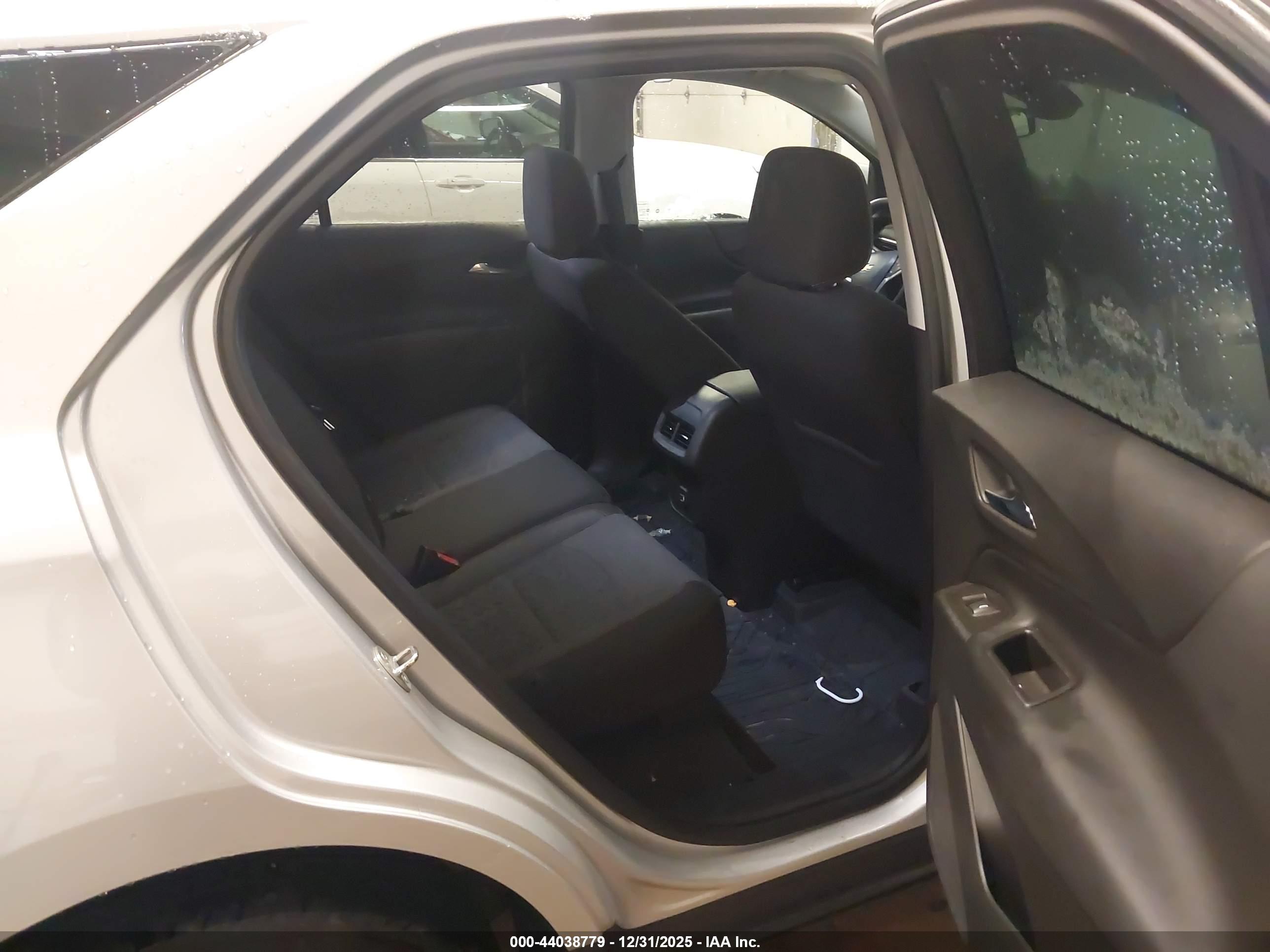 CHEVROLET EQUINOX image 8