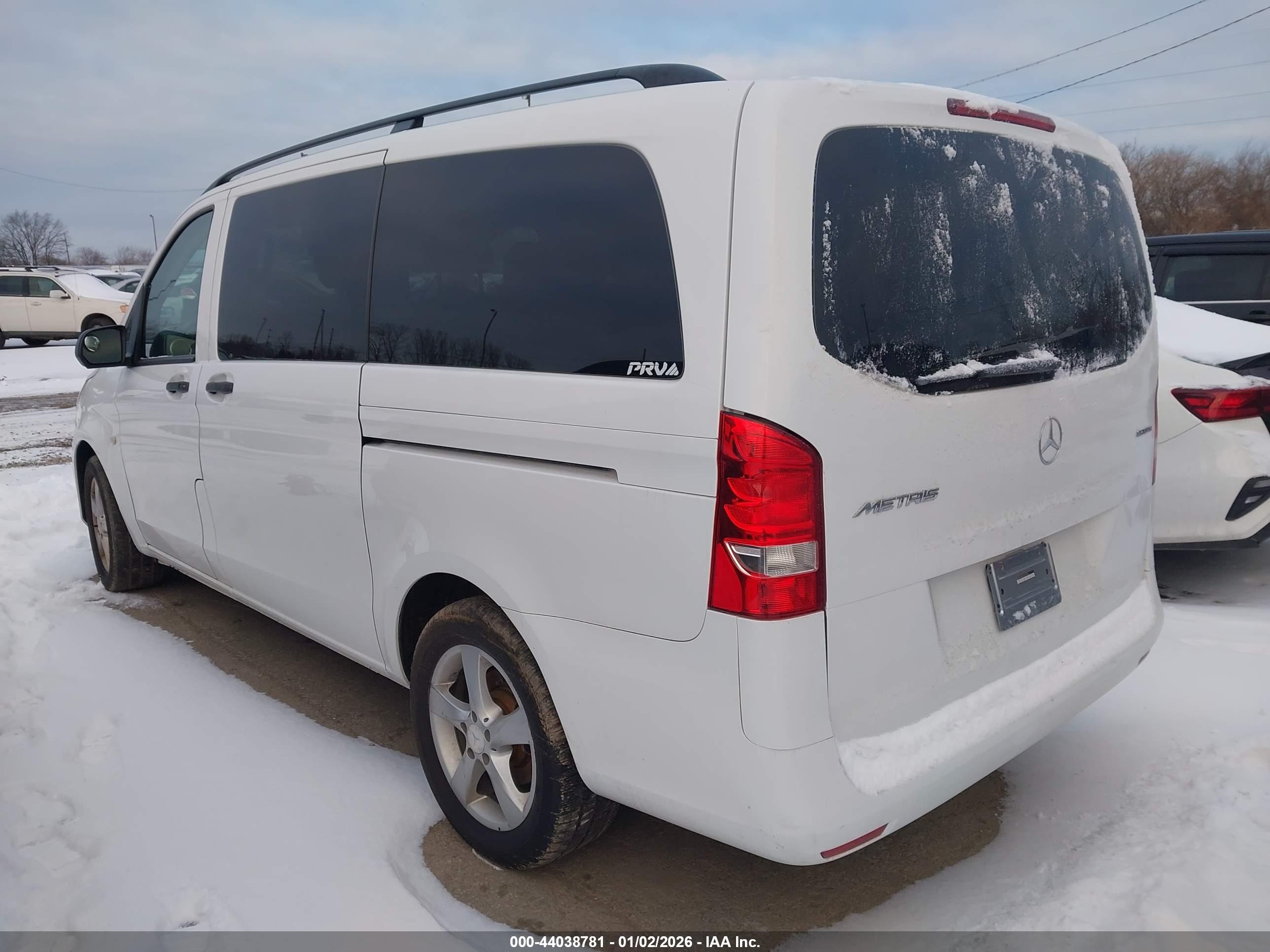 MERCEDES-BENZ METRIS image 3