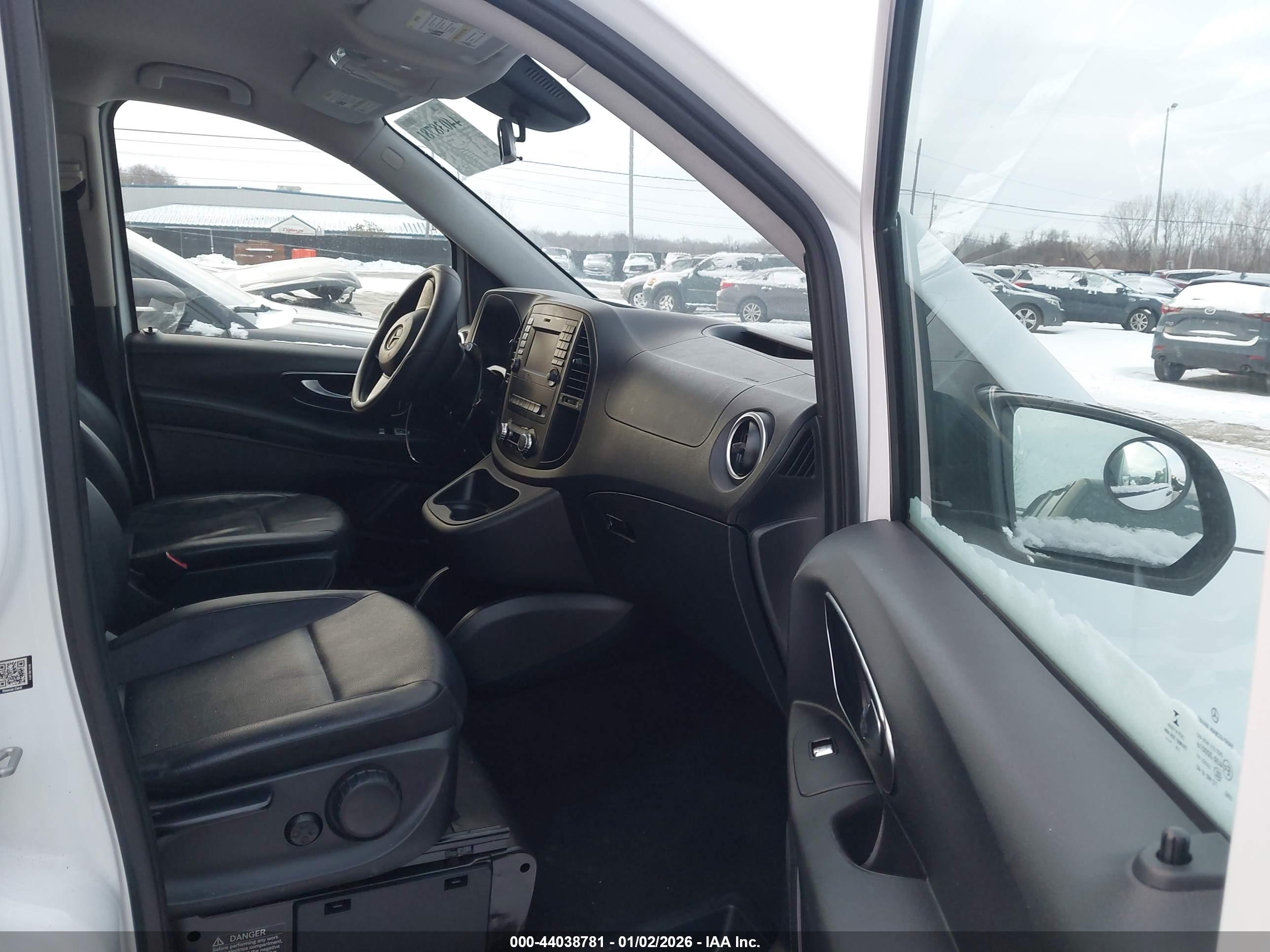 MERCEDES-BENZ METRIS image 5