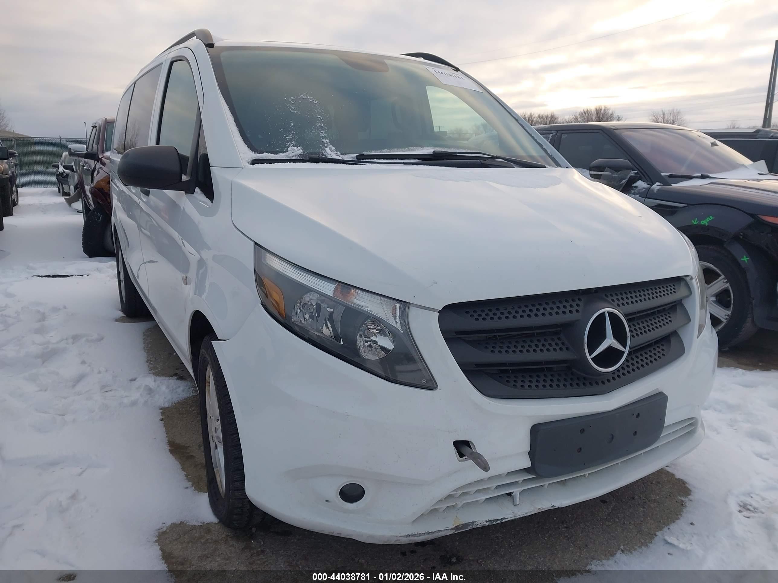 MERCEDES-BENZ METRIS image 6