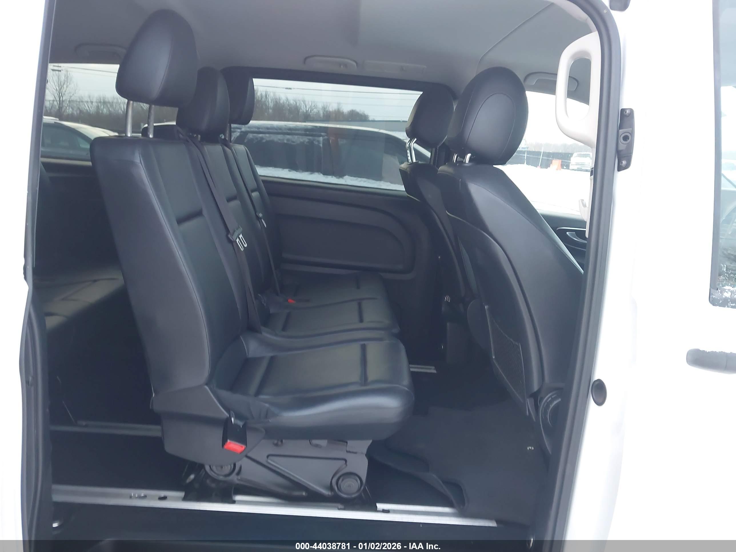 MERCEDES-BENZ METRIS image 8