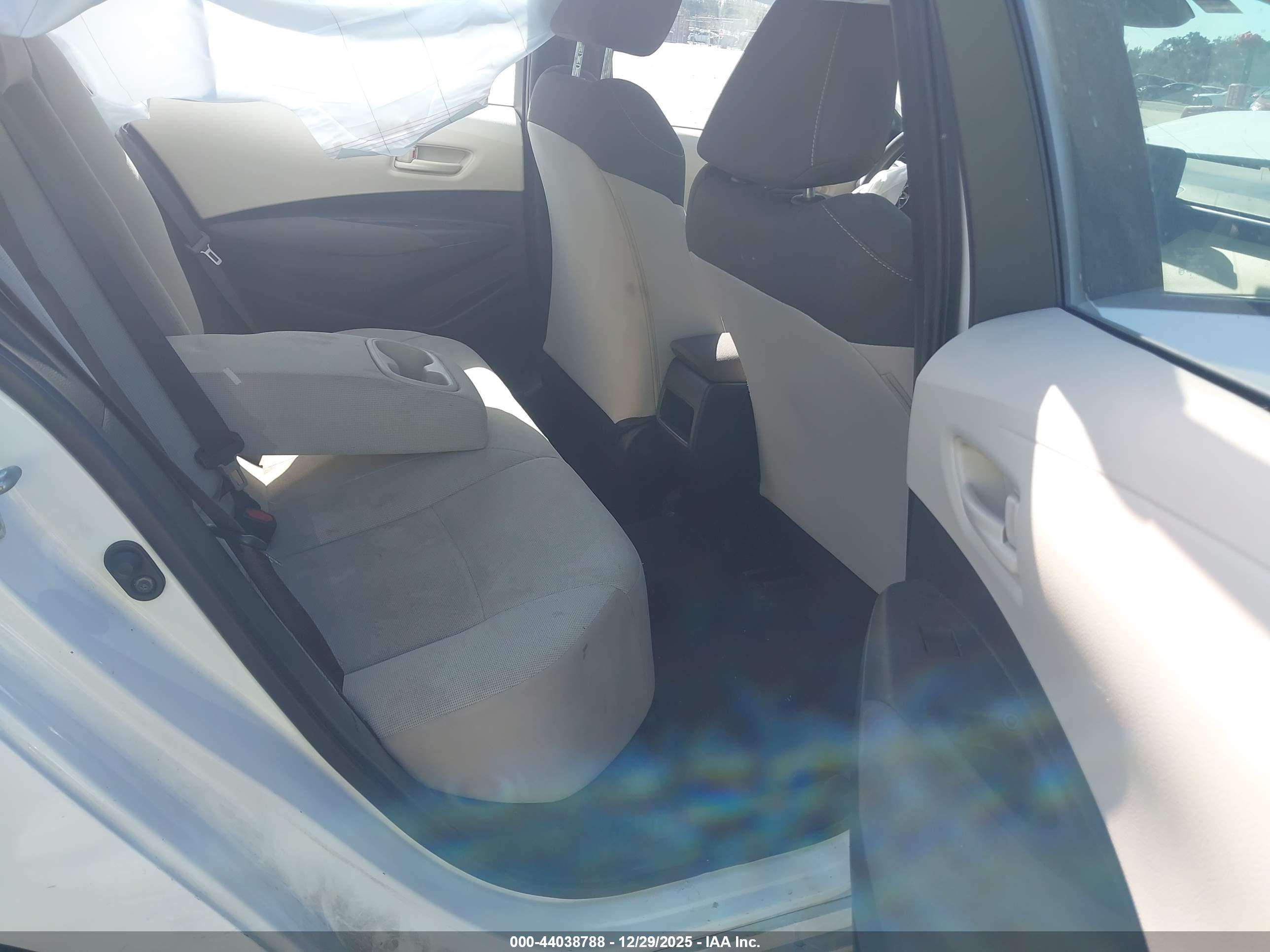 TOYOTA COROLLA image 8