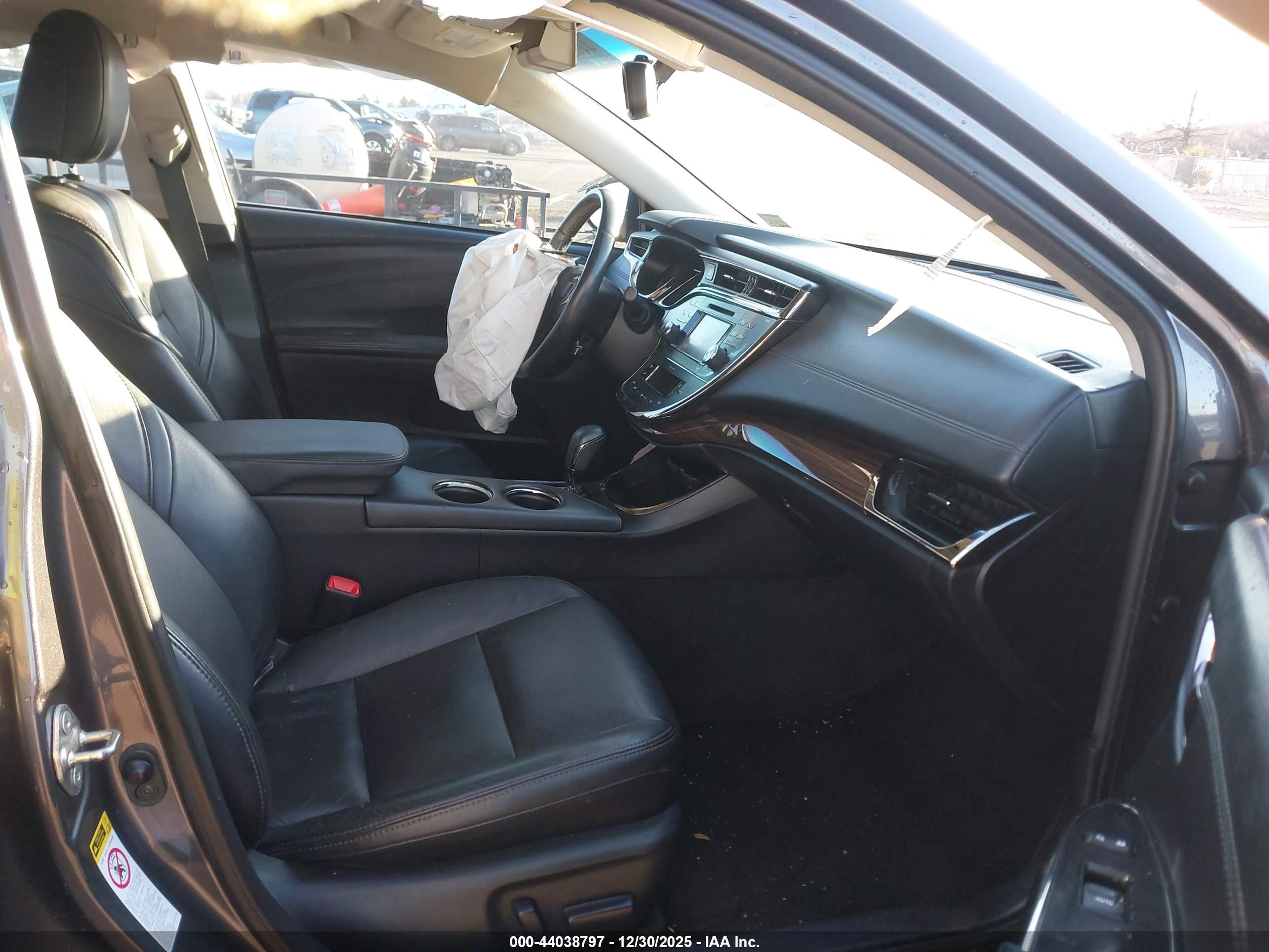 TOYOTA AVALON image 5