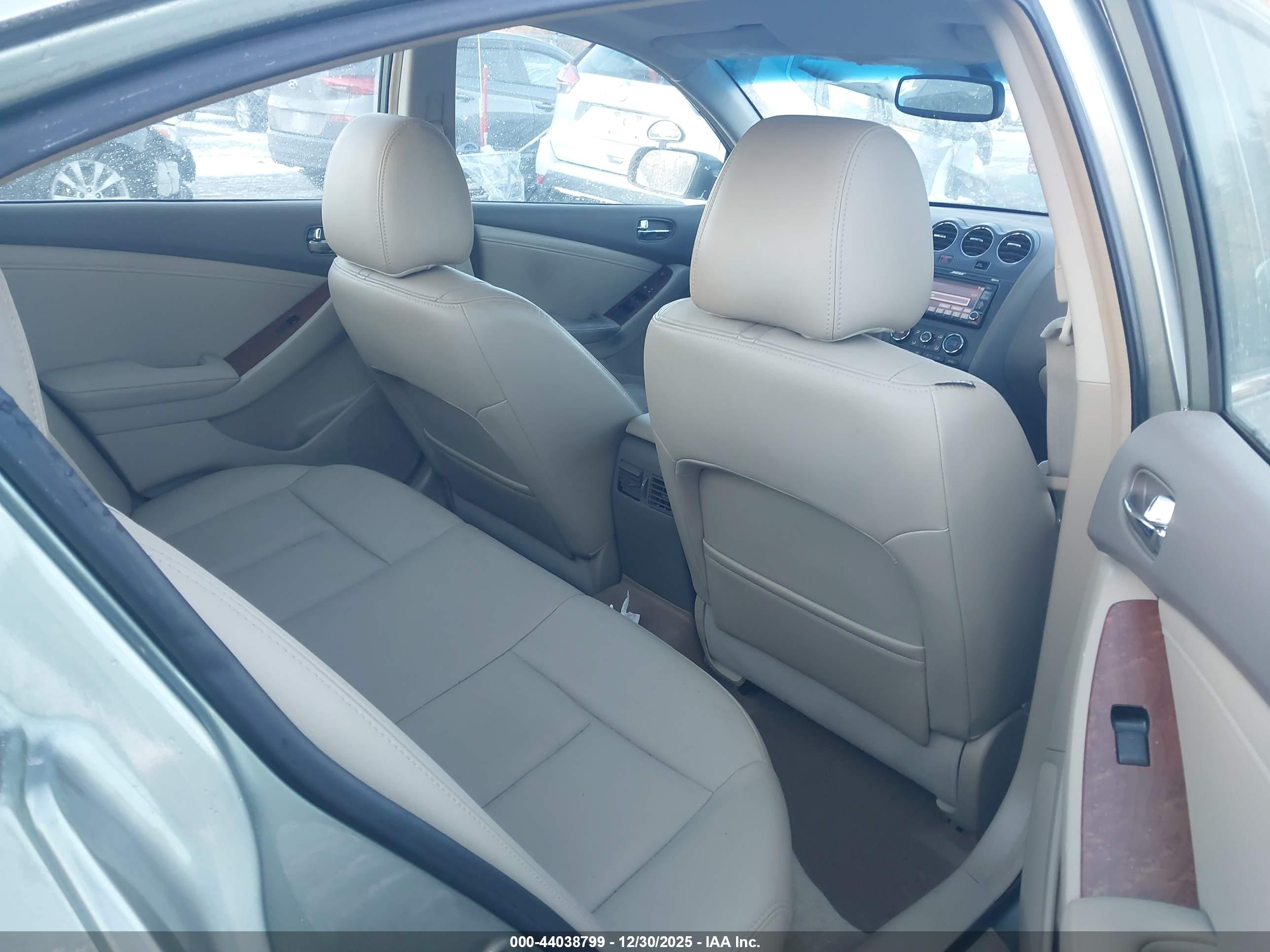 NISSAN ALTIMA image 8