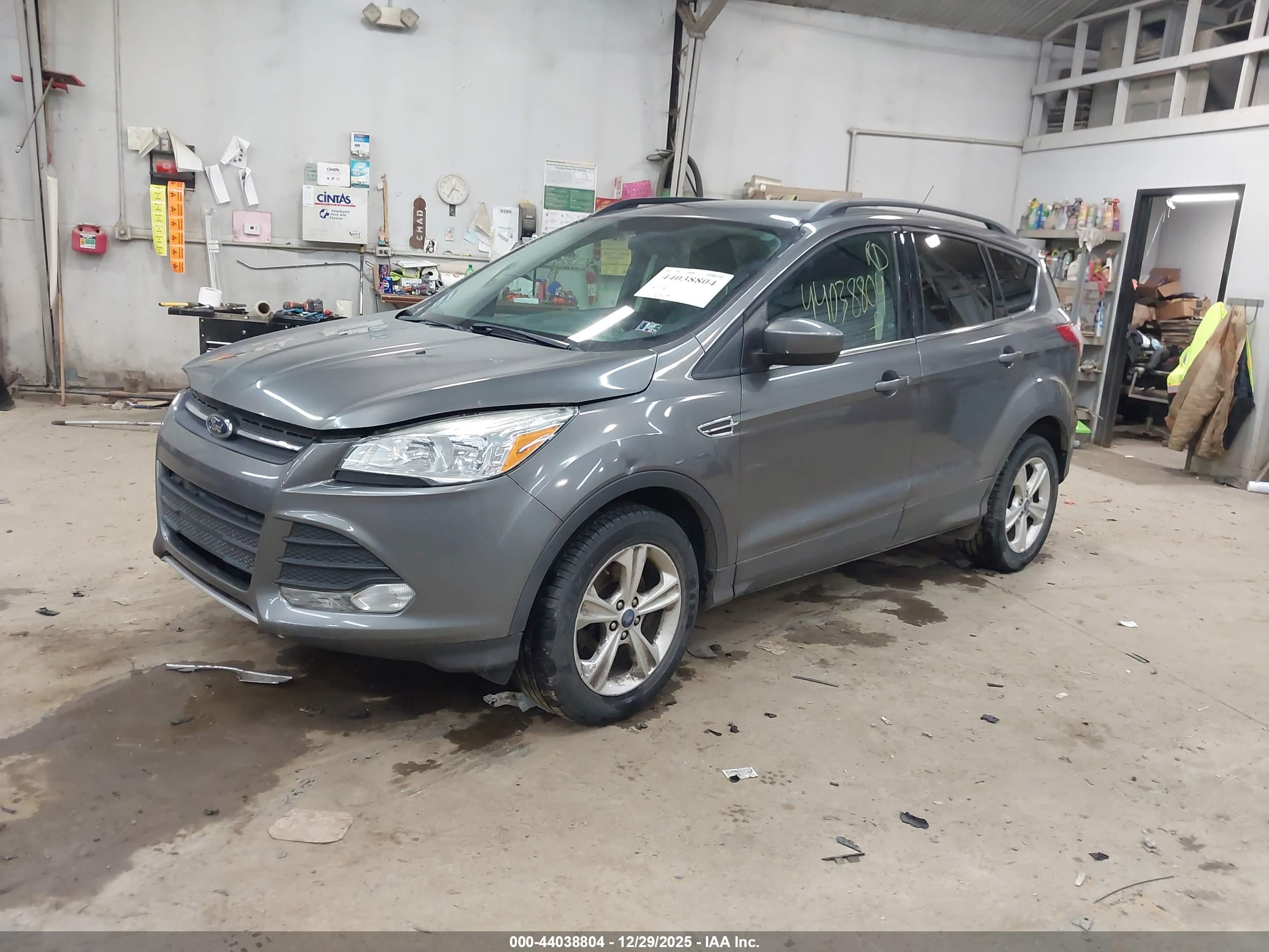 FORD ESCAPE image 2