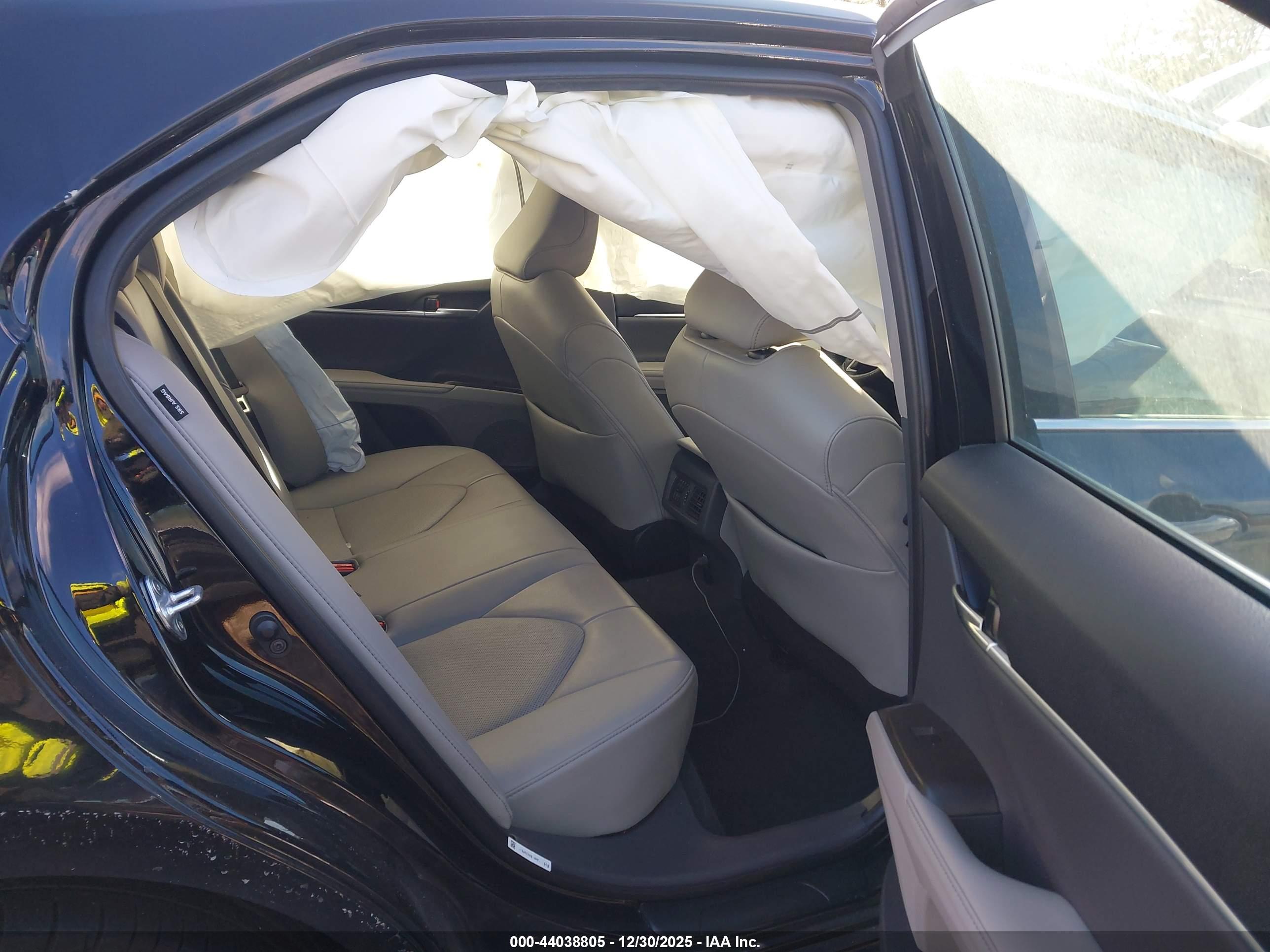 TOYOTA CAMRY image 8