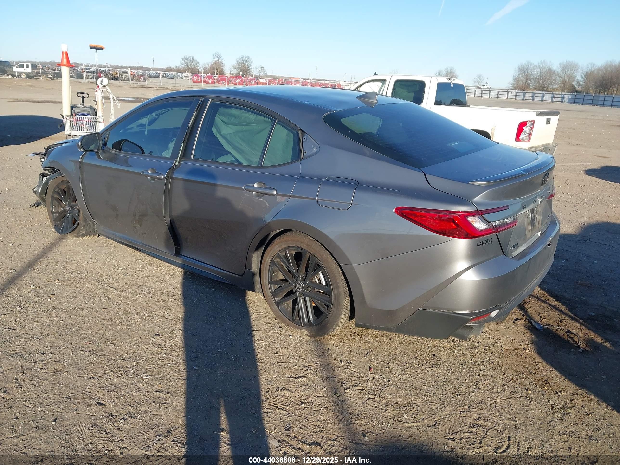 TOYOTA CAMRY image 3