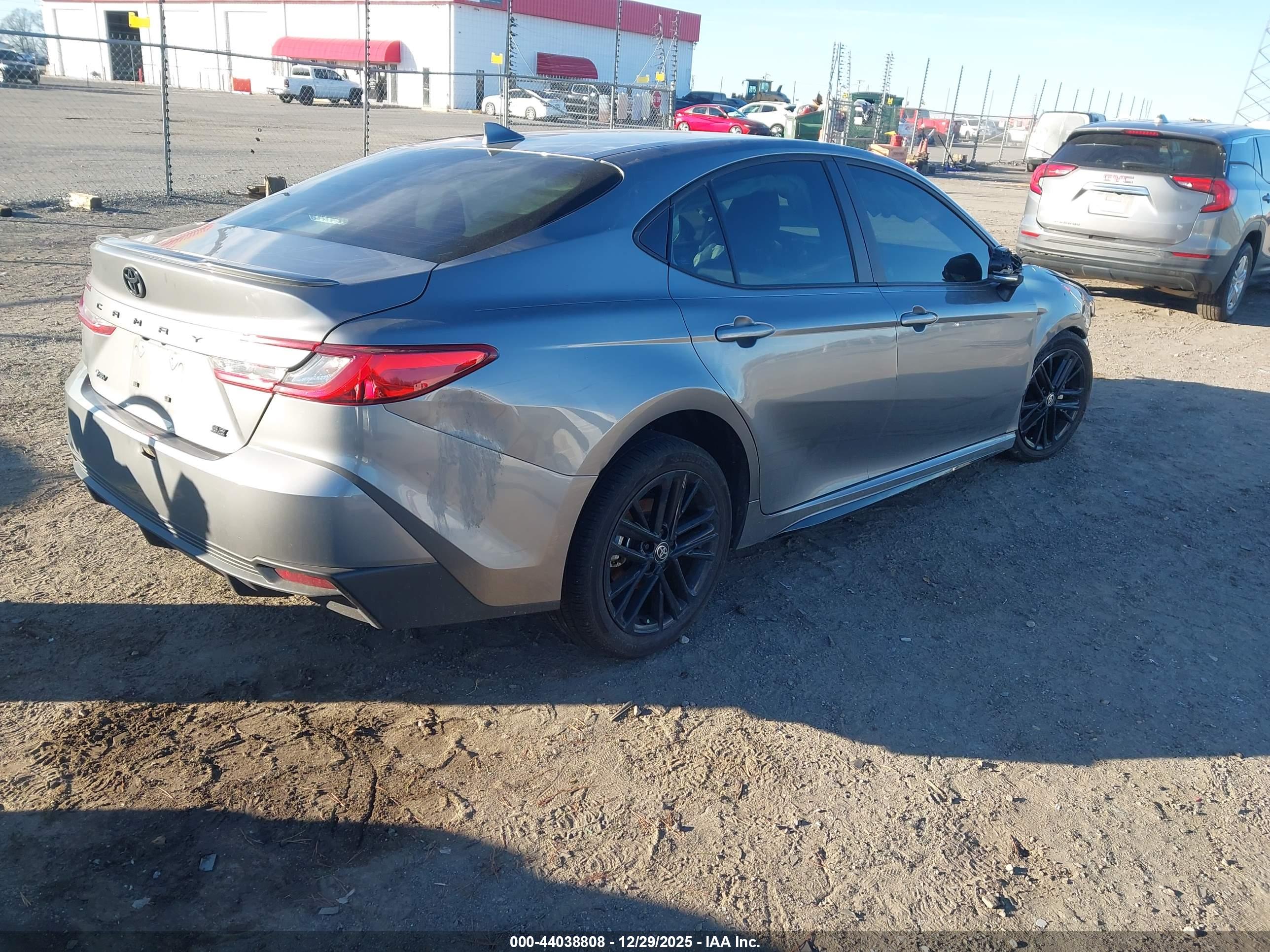 TOYOTA CAMRY image 4