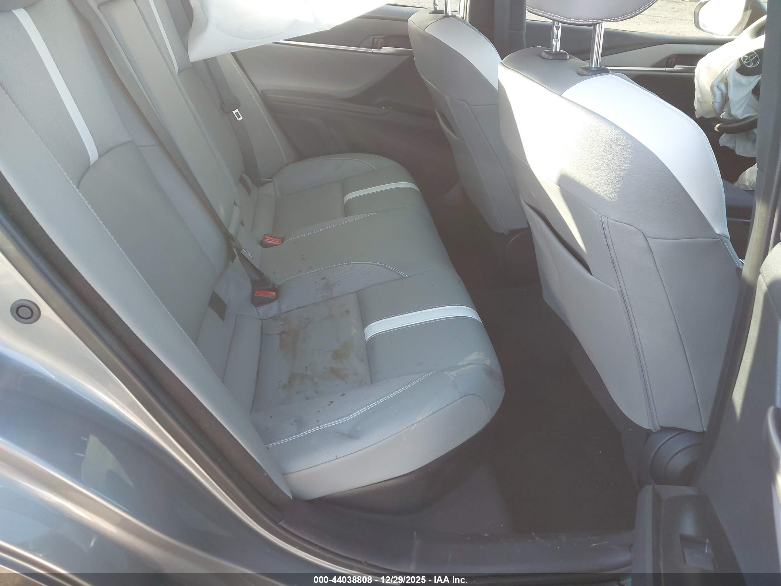 TOYOTA CAMRY image 8