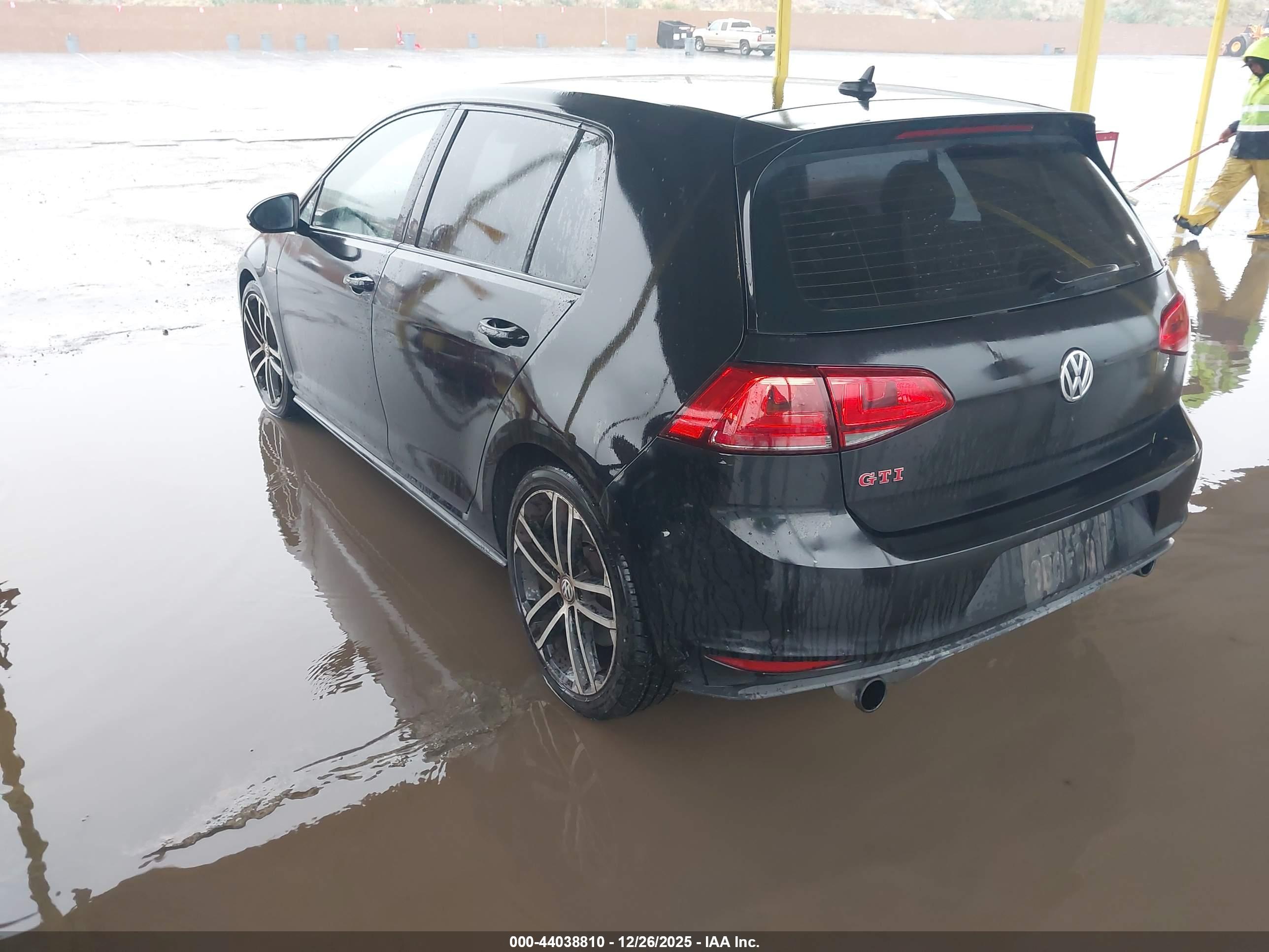 VOLKSWAGEN GOLF image 3