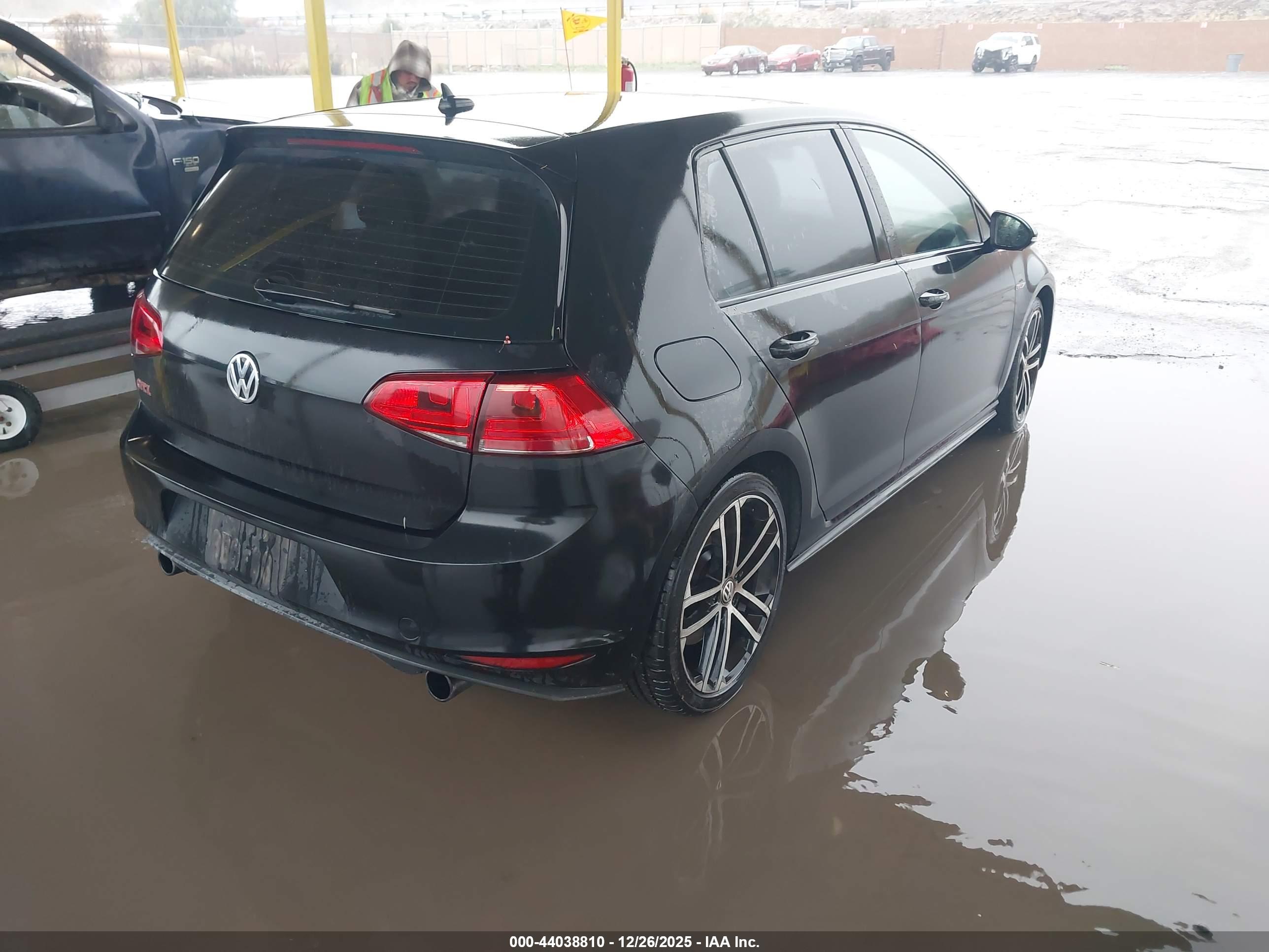 VOLKSWAGEN GOLF image 4