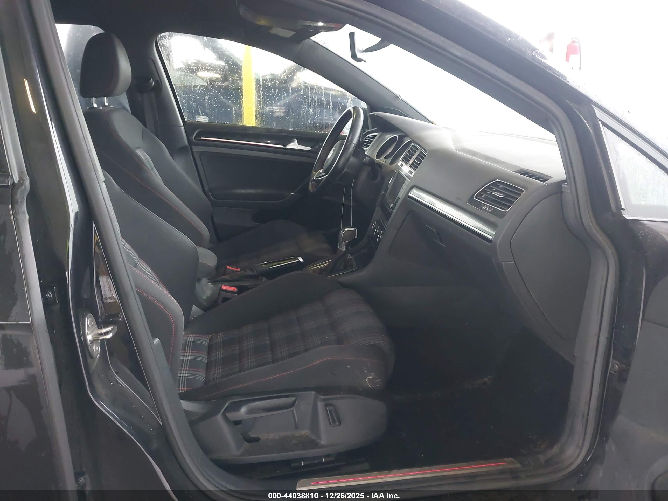 VOLKSWAGEN GOLF image 5
