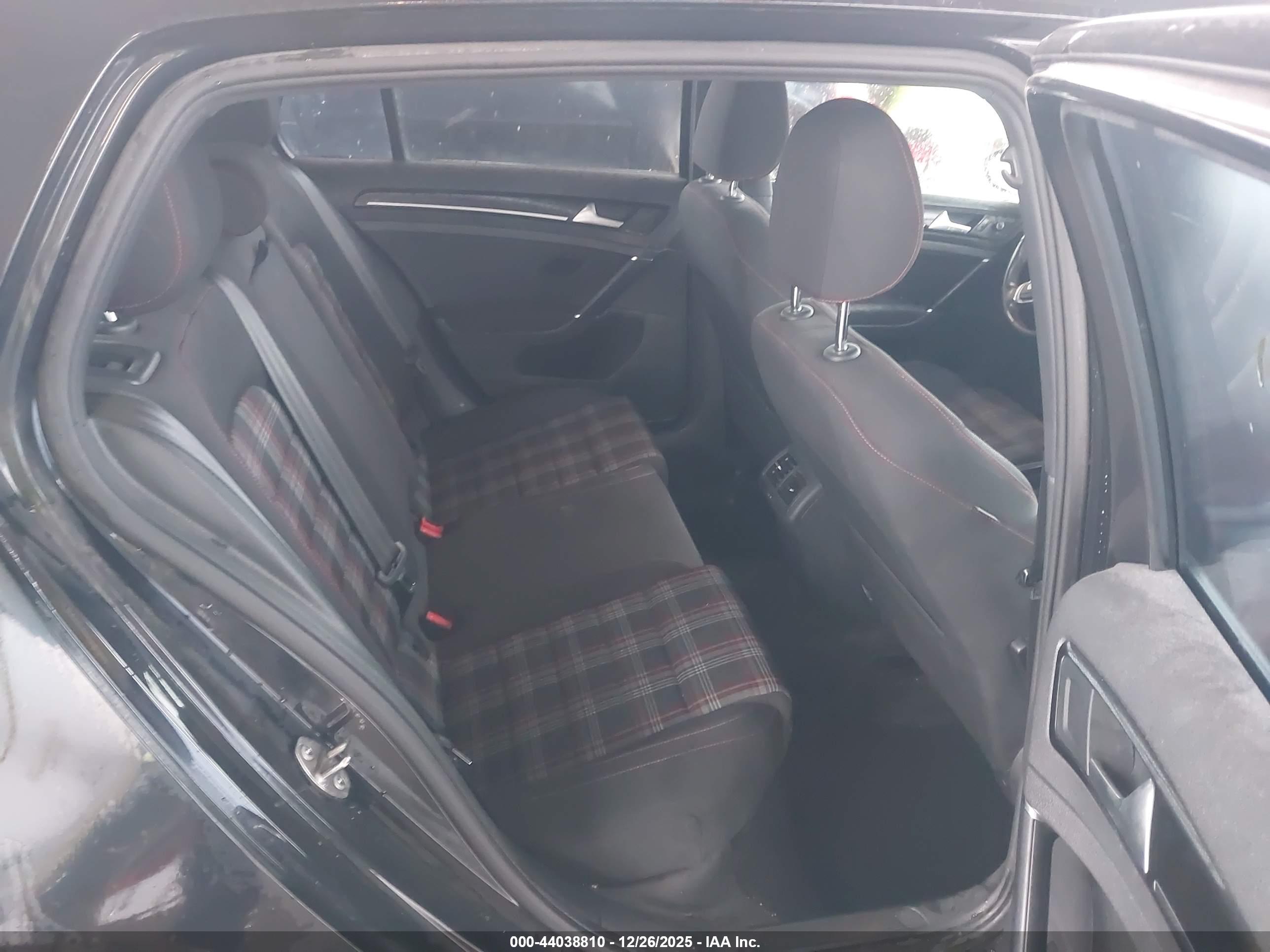 VOLKSWAGEN GOLF image 8