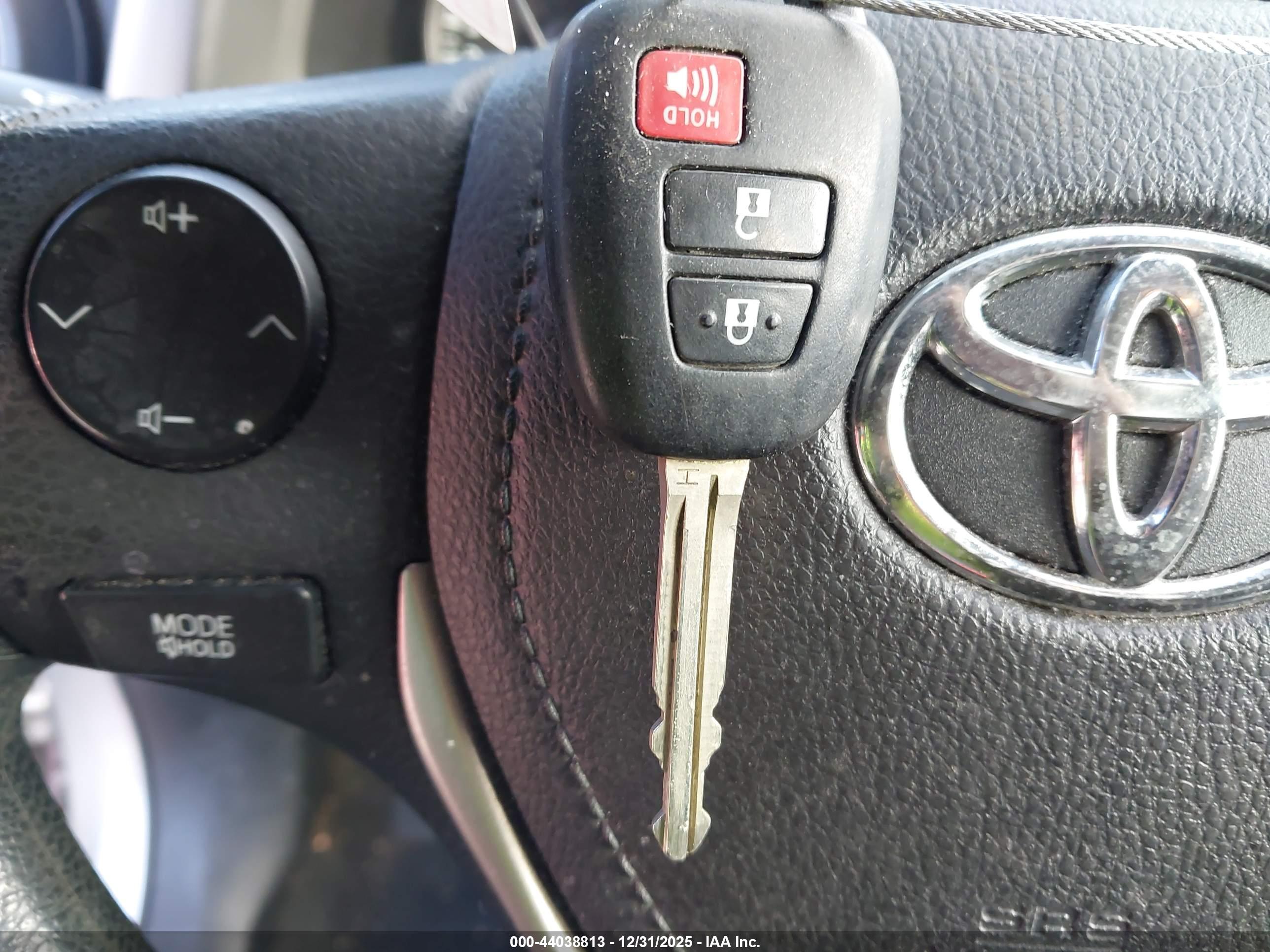TOYOTA RAV4 image 11