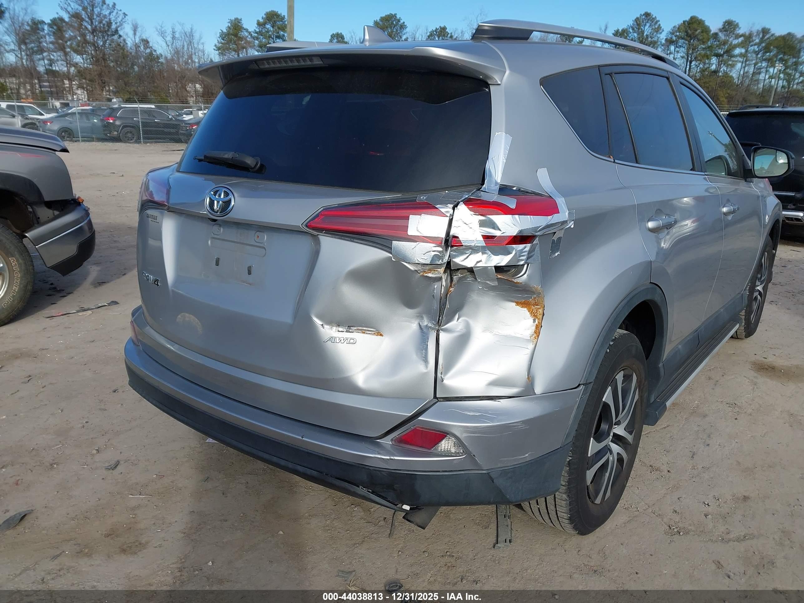 TOYOTA RAV4 image 6