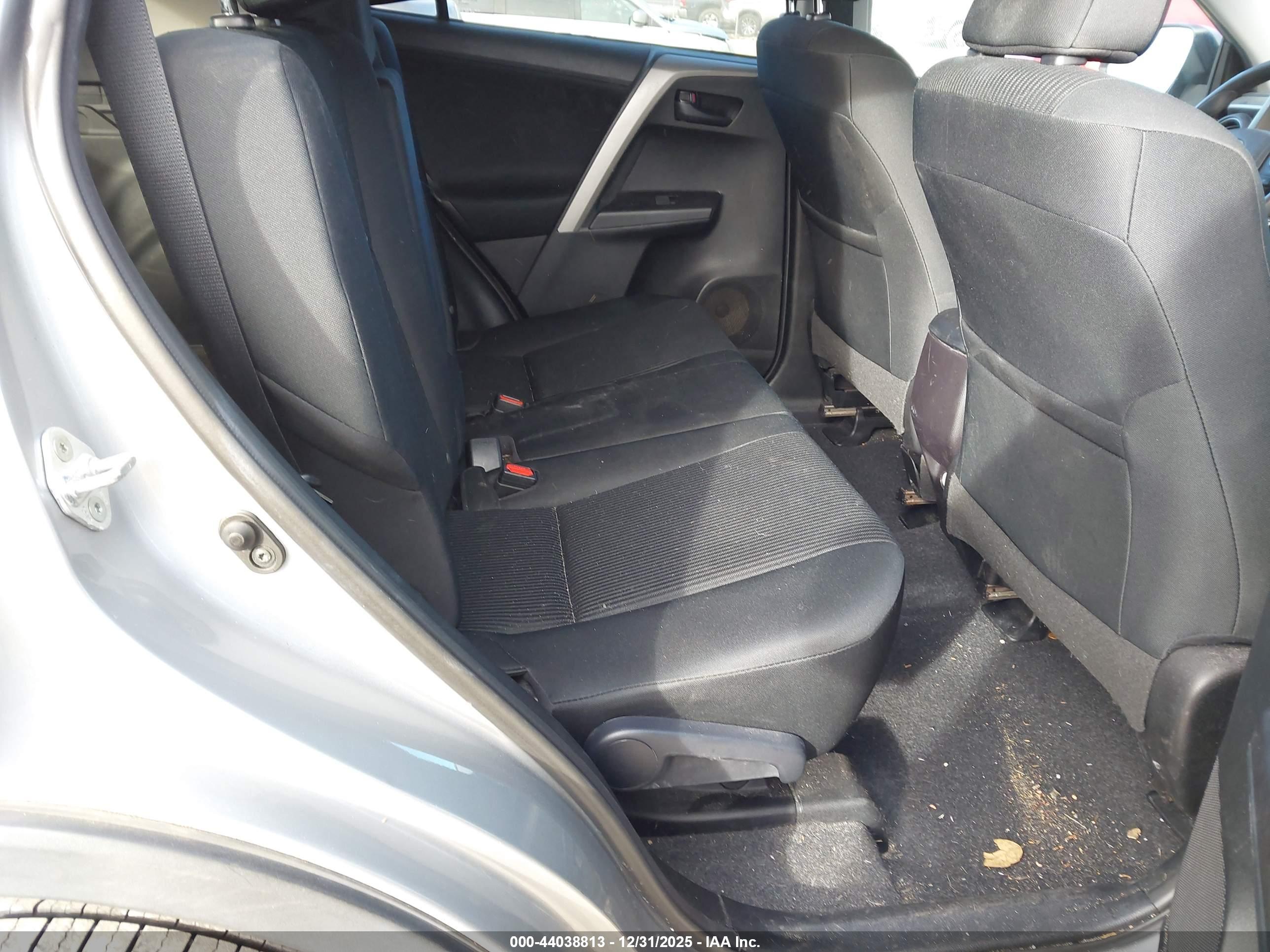 TOYOTA RAV4 image 8