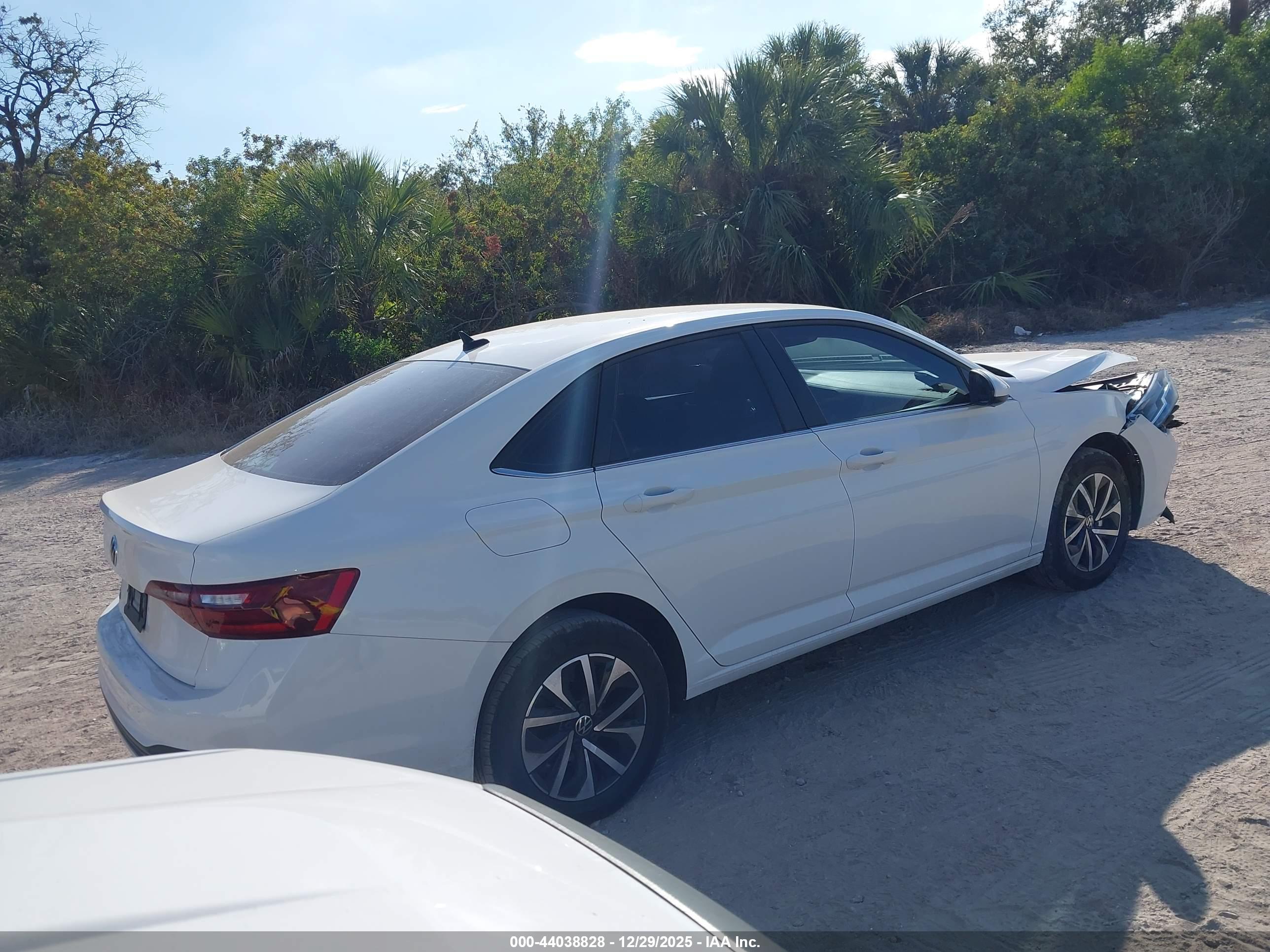 VOLKSWAGEN JETTA image 4
