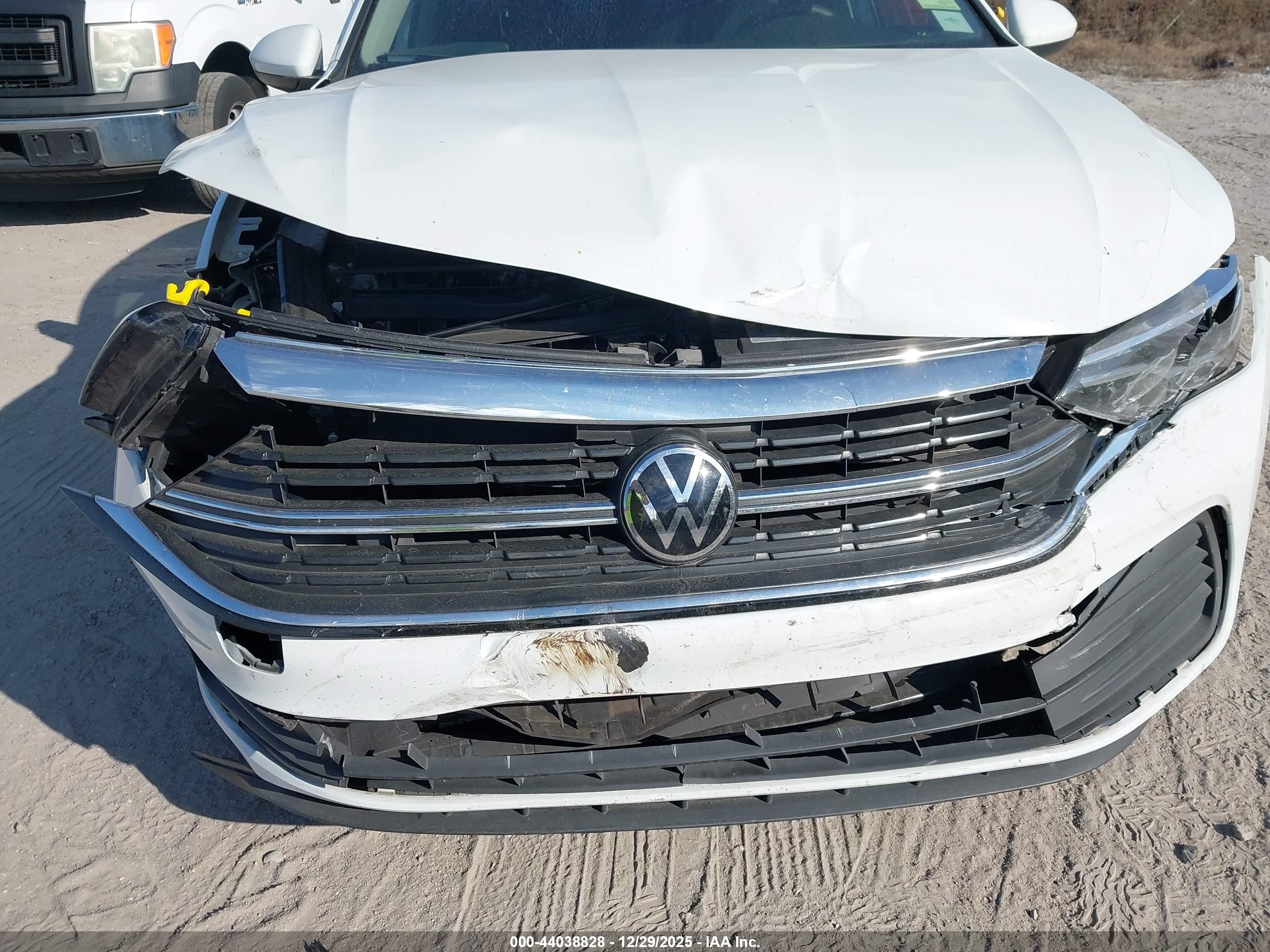 VOLKSWAGEN JETTA image 6