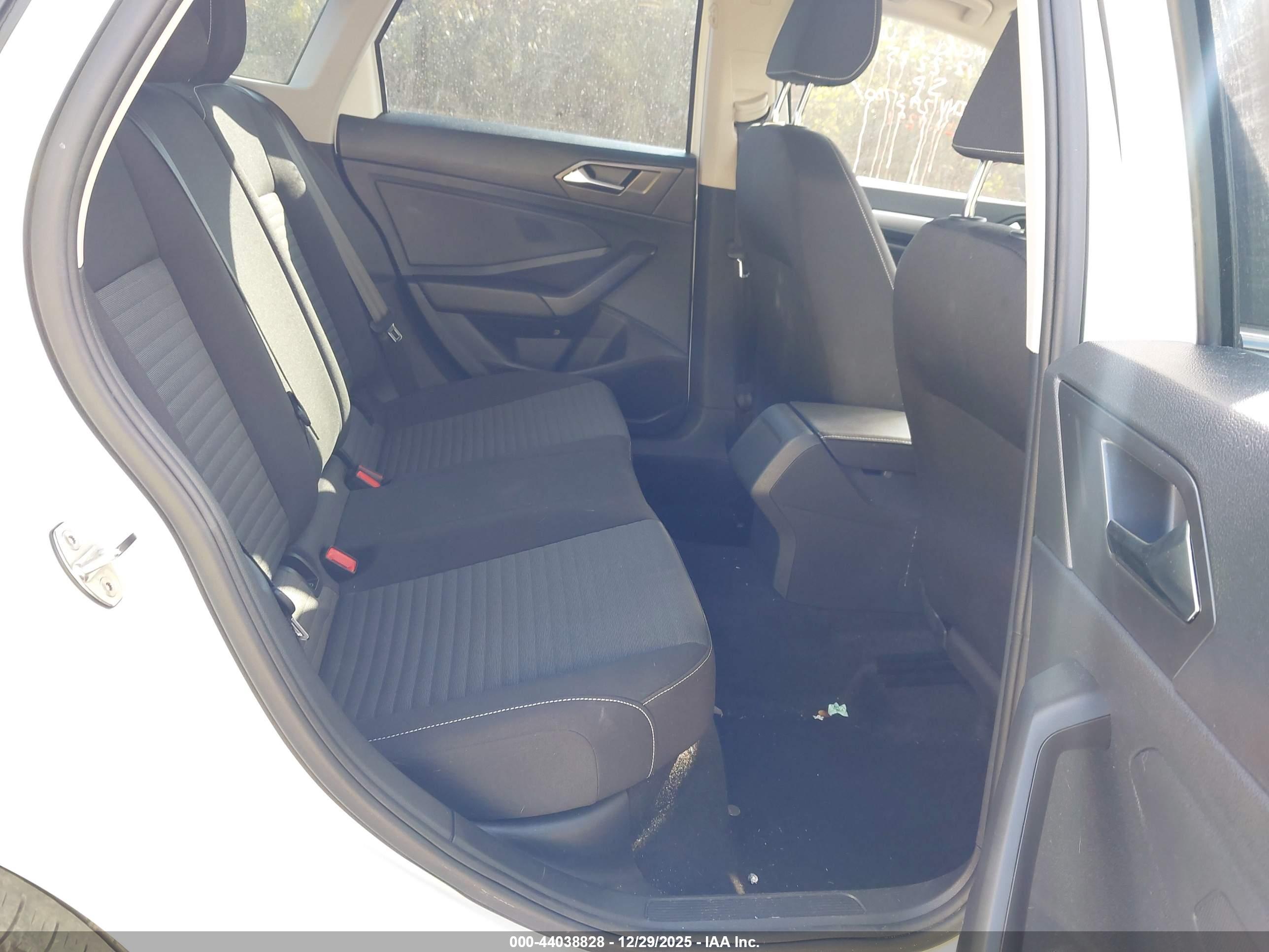 VOLKSWAGEN JETTA image 8