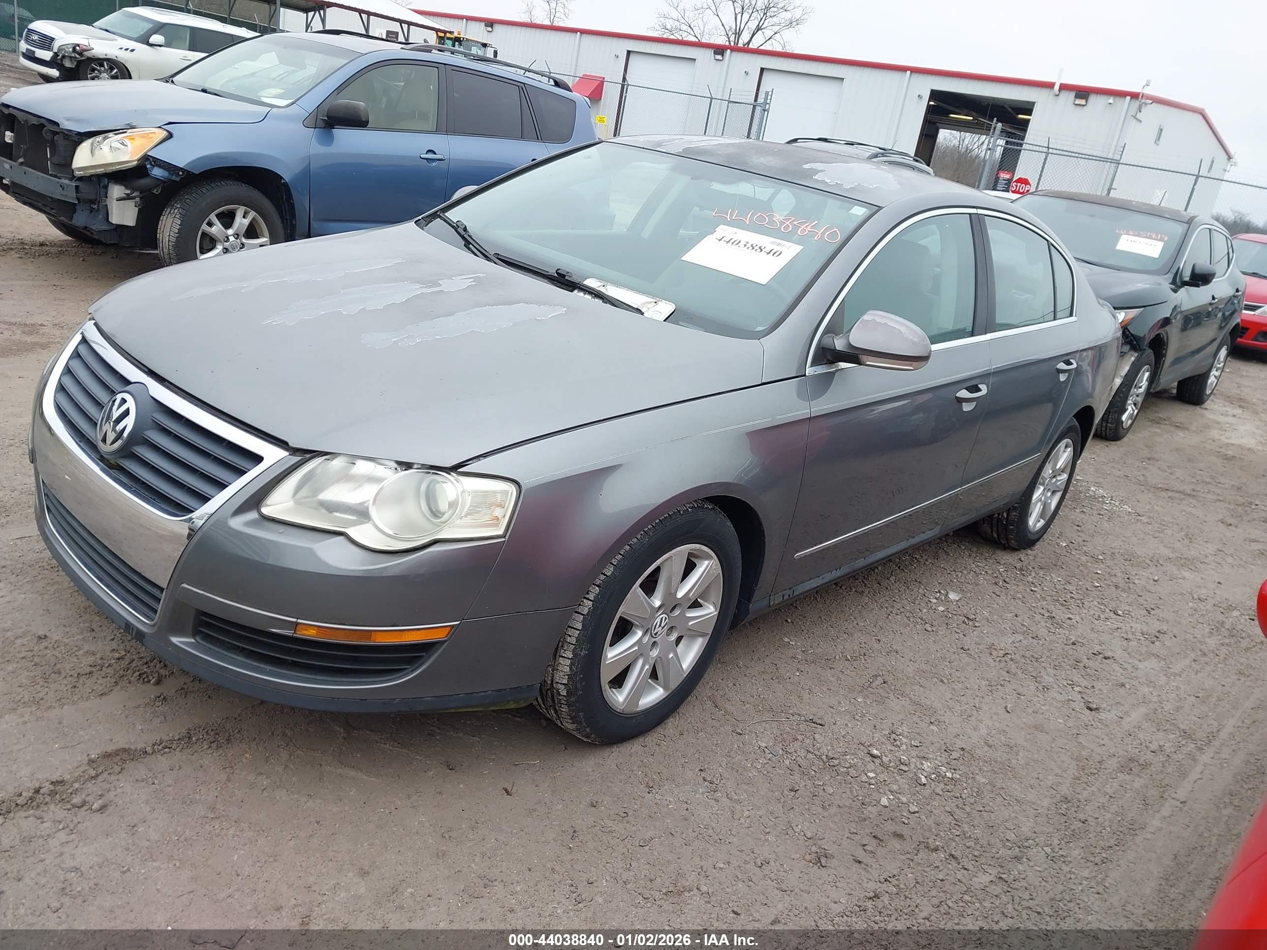 VOLKSWAGEN PASSAT image 2