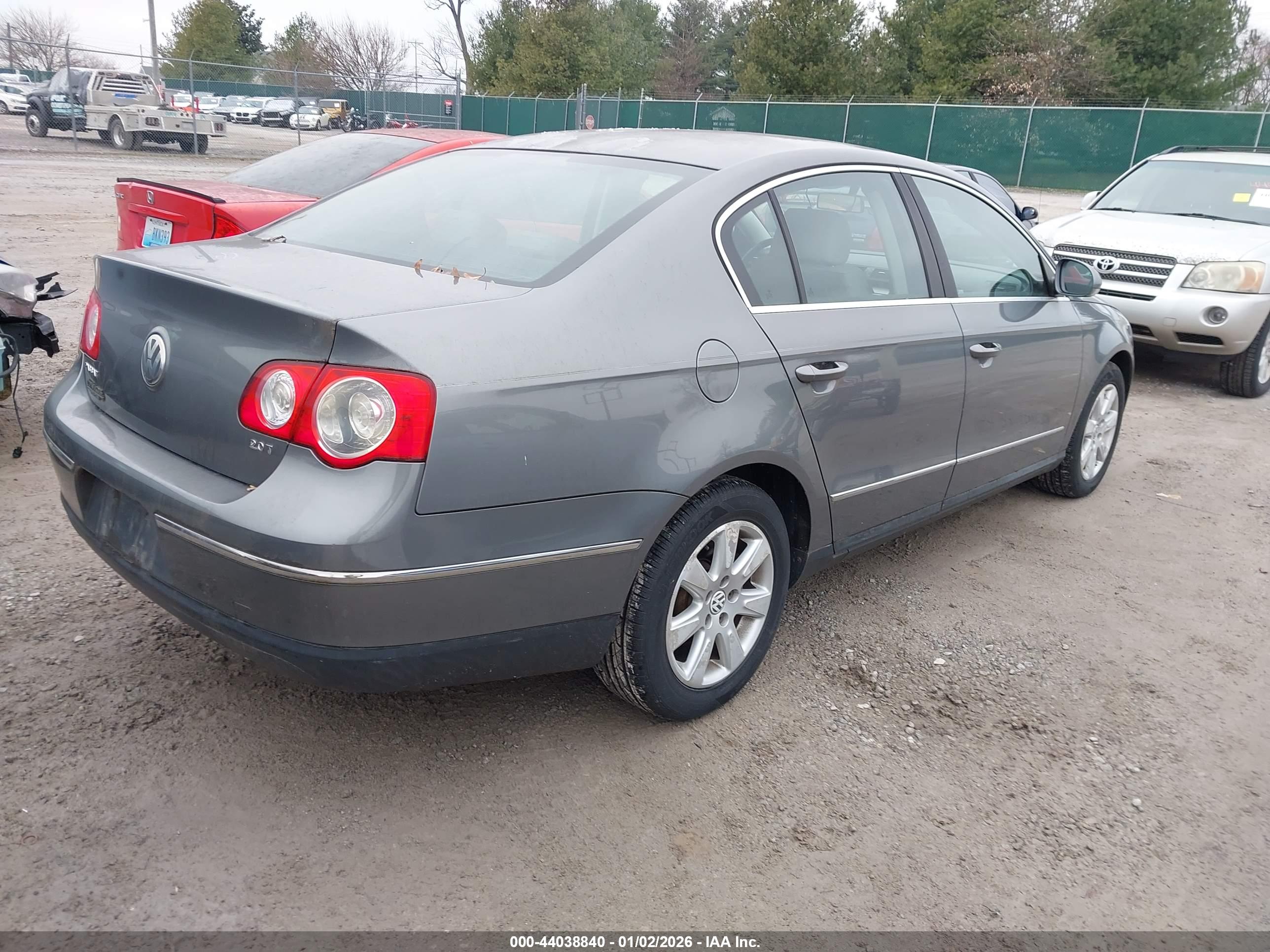 VOLKSWAGEN PASSAT image 4