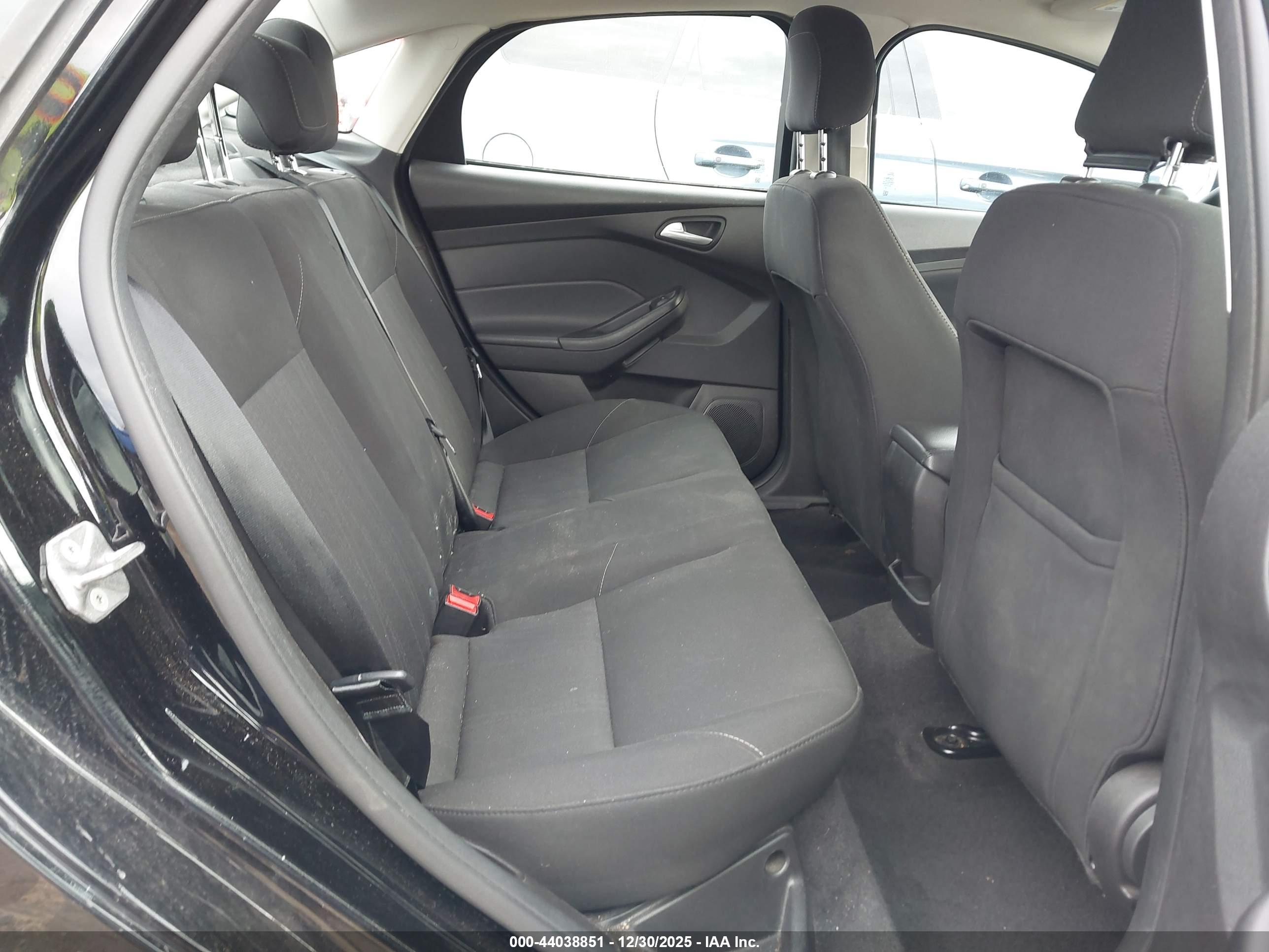 FORD FOCUS image 8