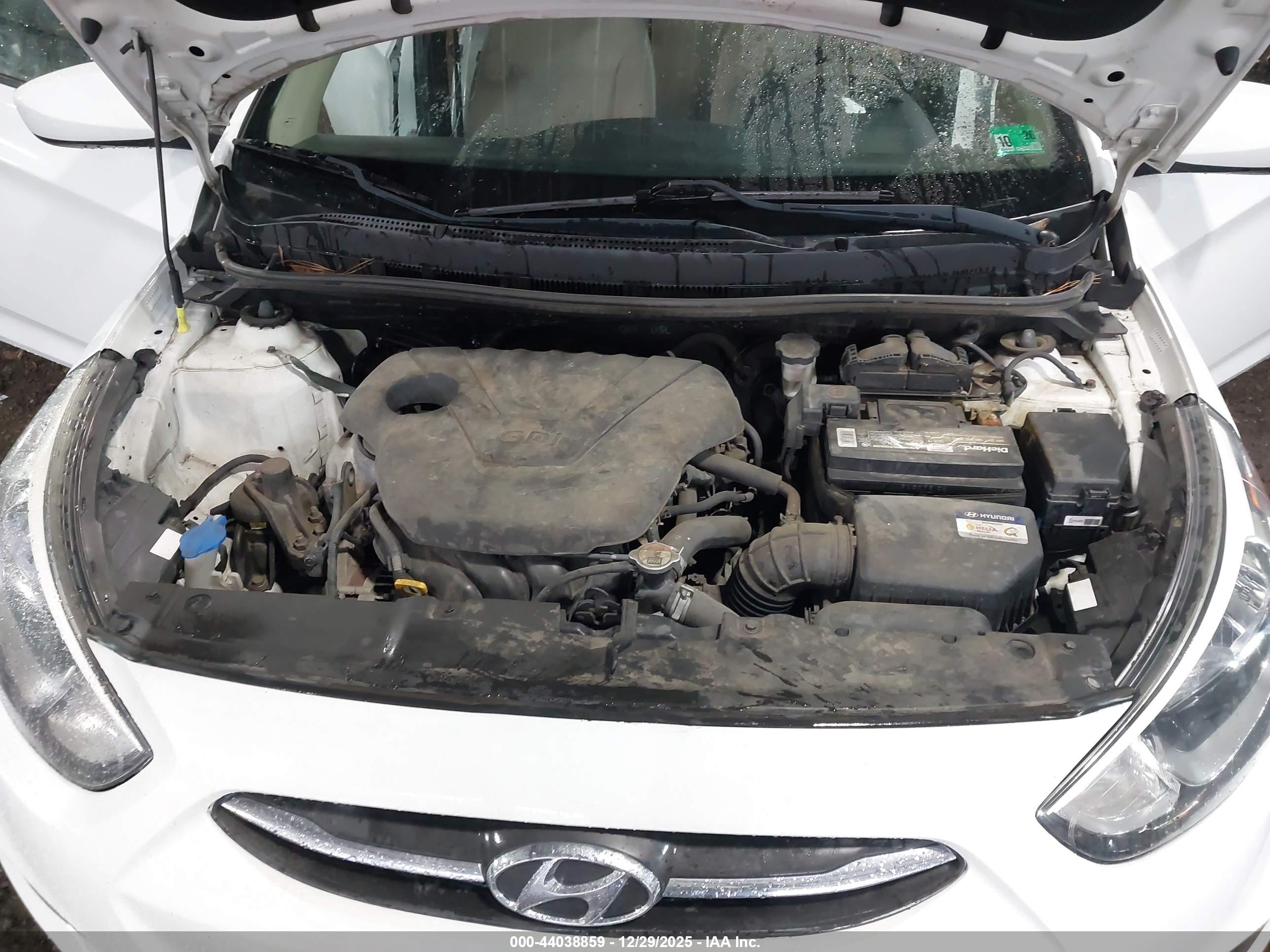 HYUNDAI ACCENT image 10