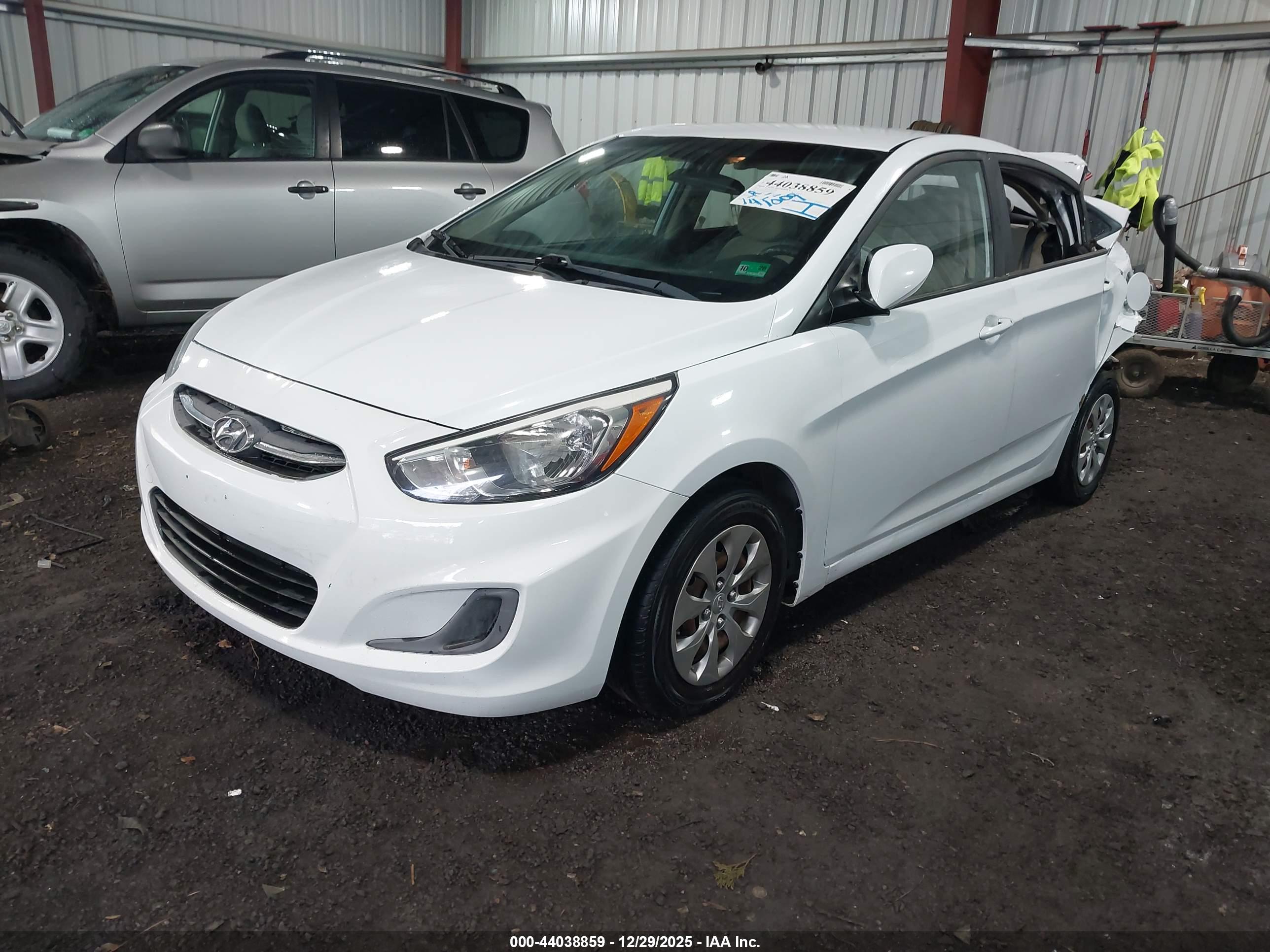 HYUNDAI ACCENT image 2