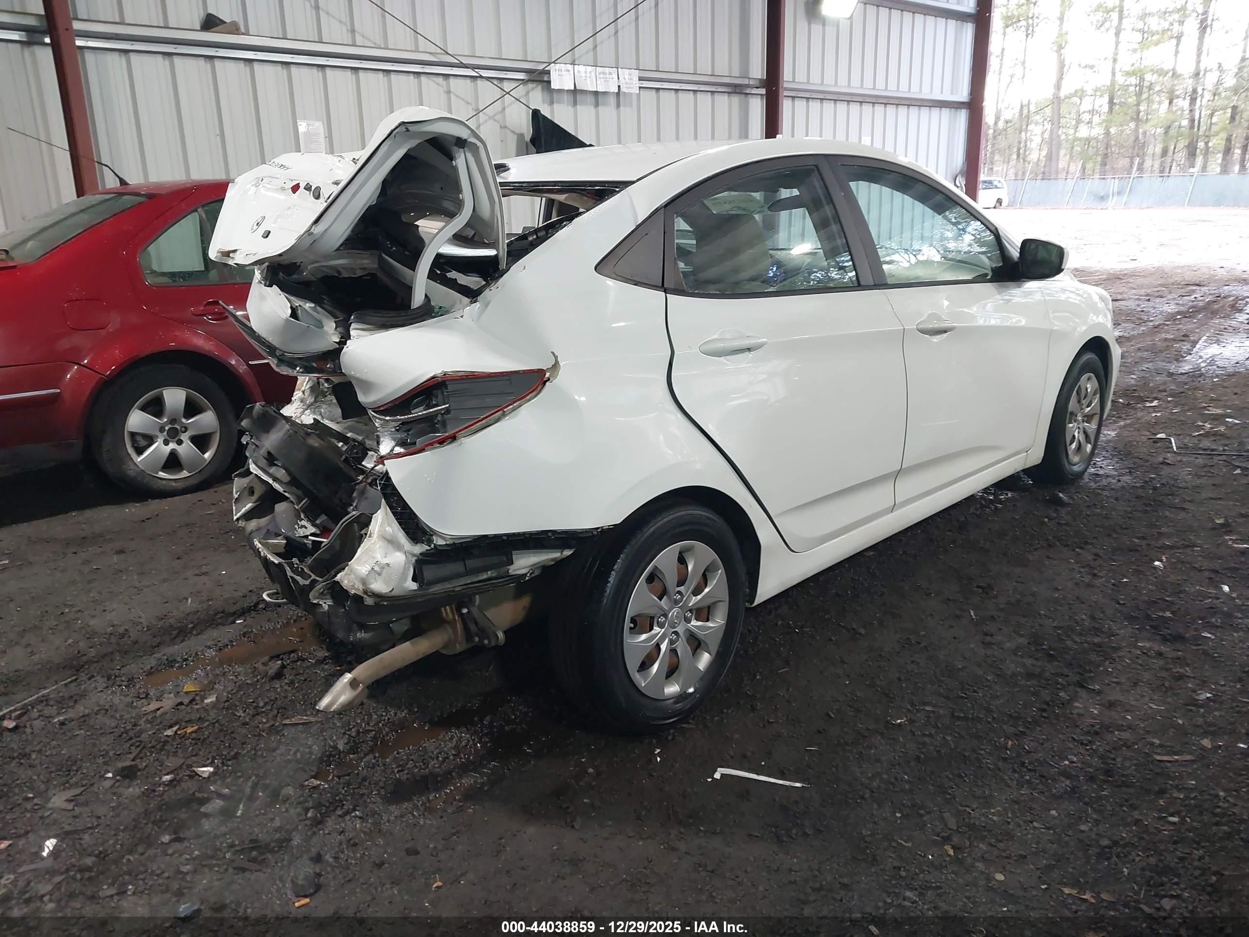 HYUNDAI ACCENT image 4