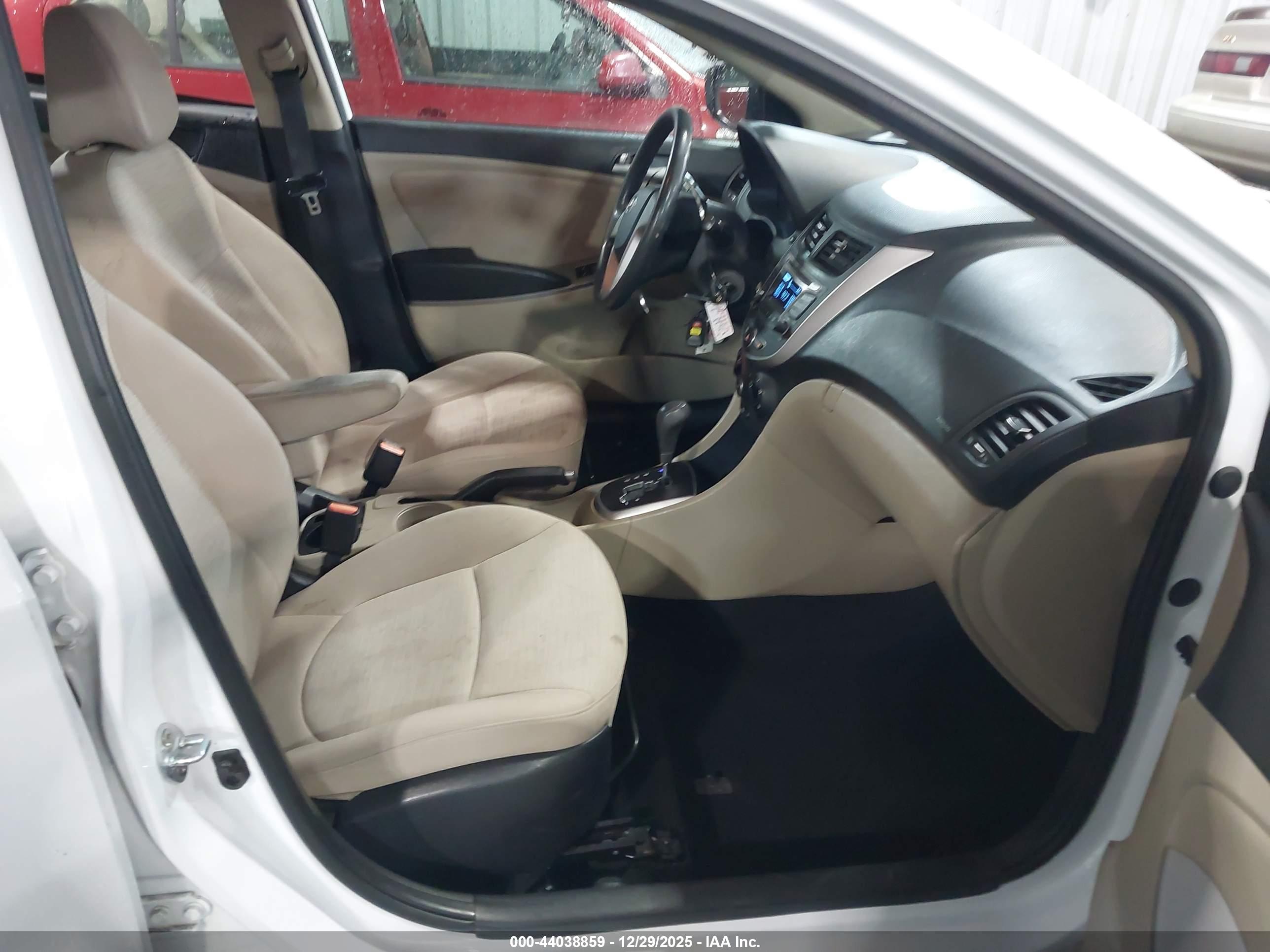 HYUNDAI ACCENT image 5