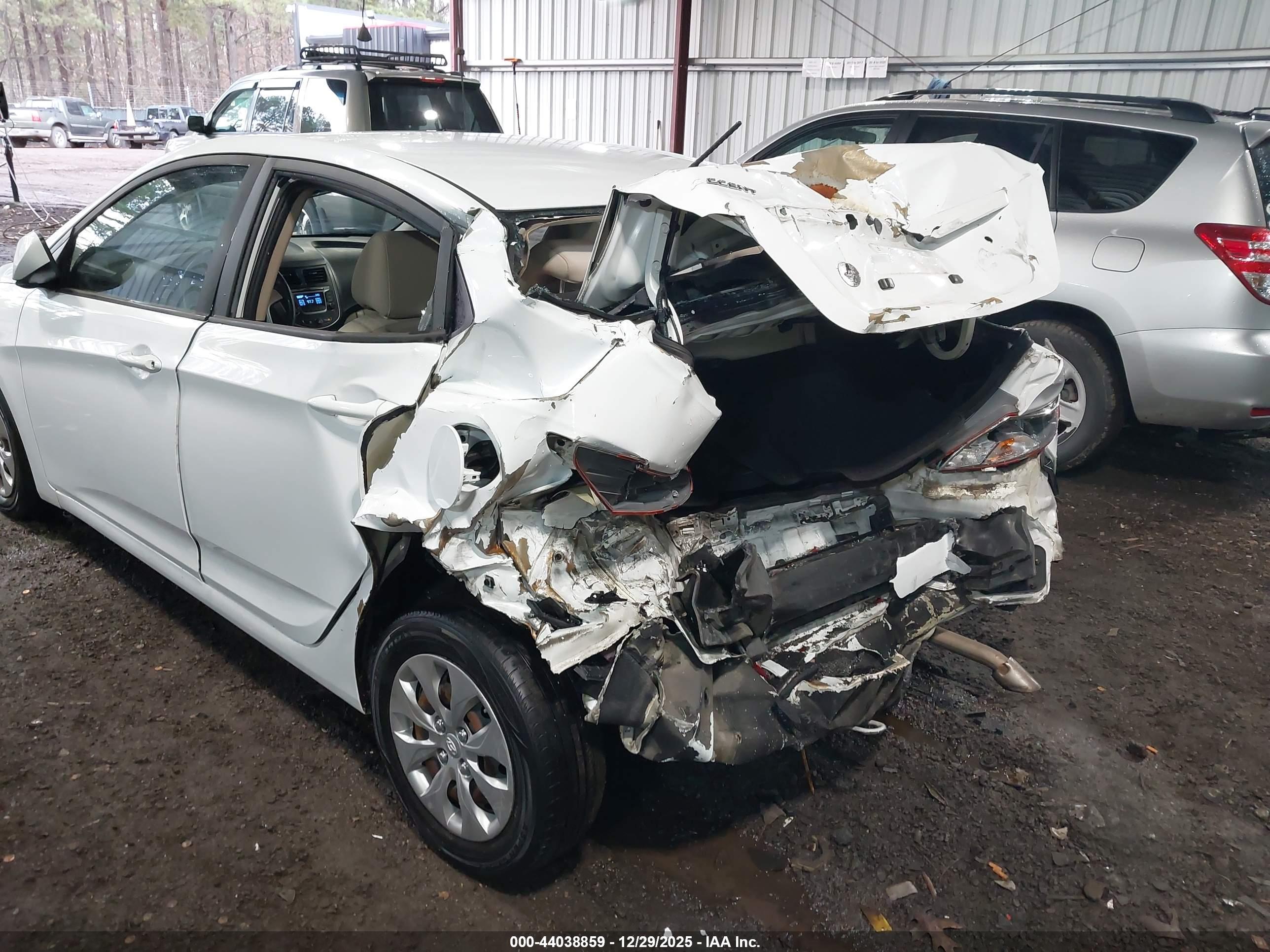 HYUNDAI ACCENT image 6