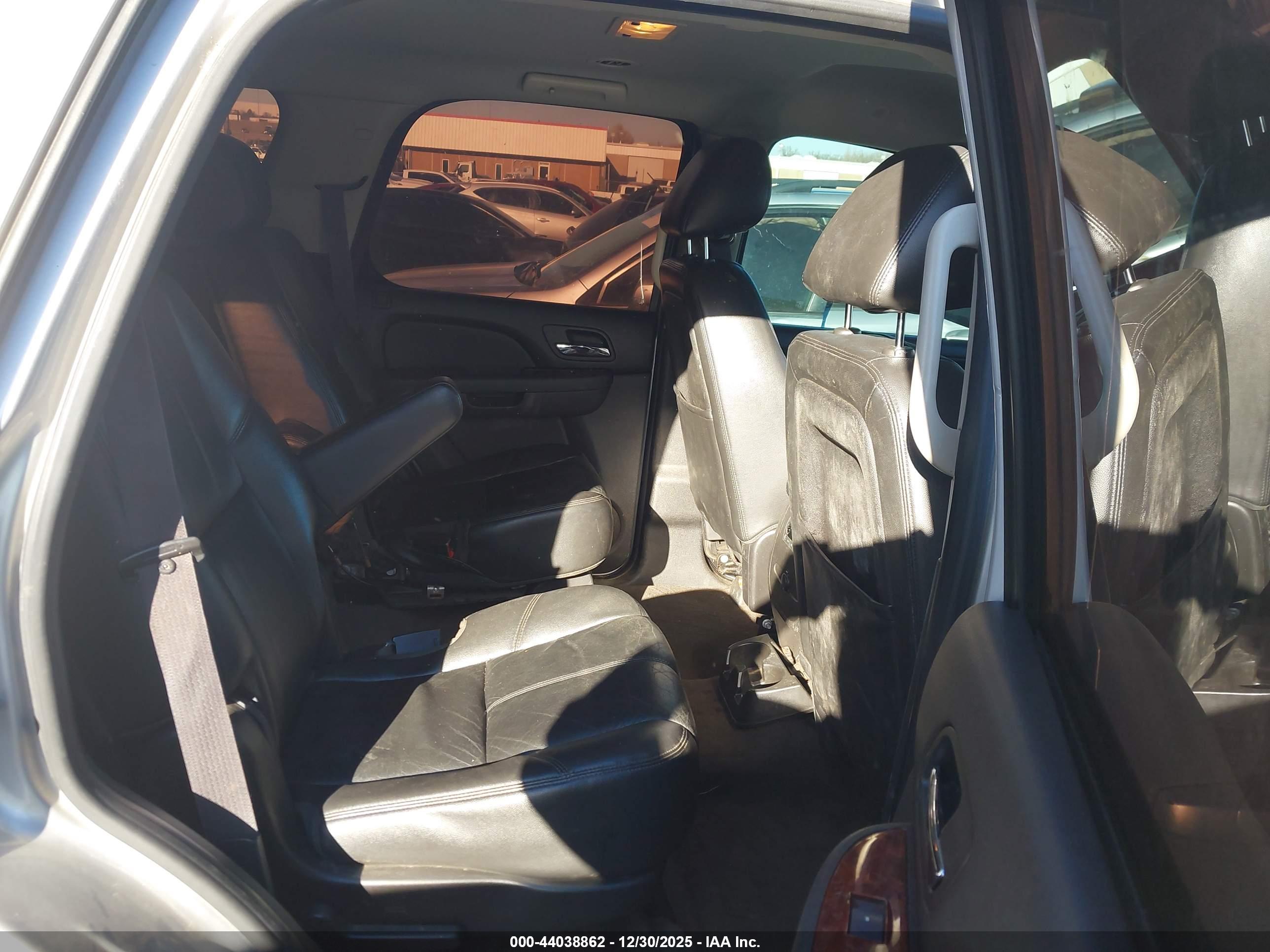 GMC YUKON image 8