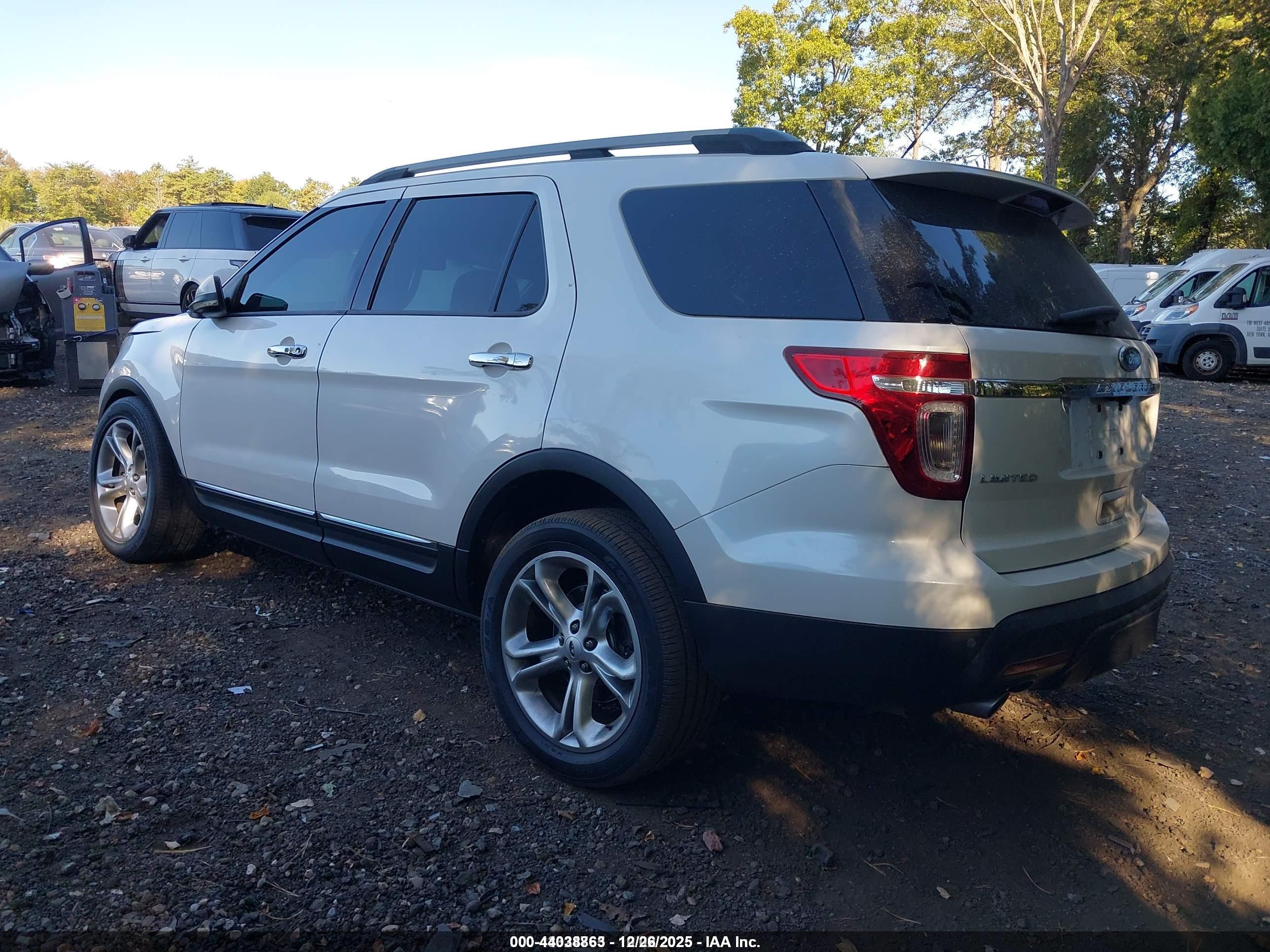 FORD EXPLORER image 3