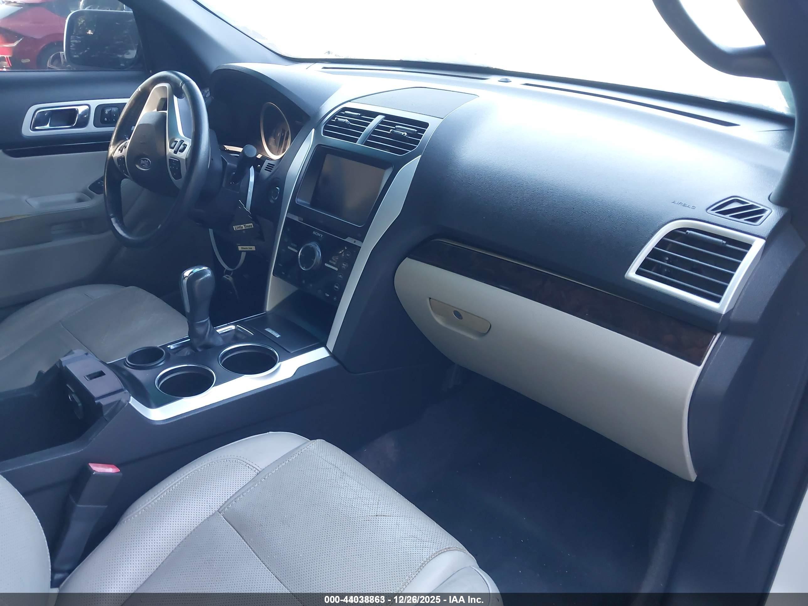FORD EXPLORER image 5