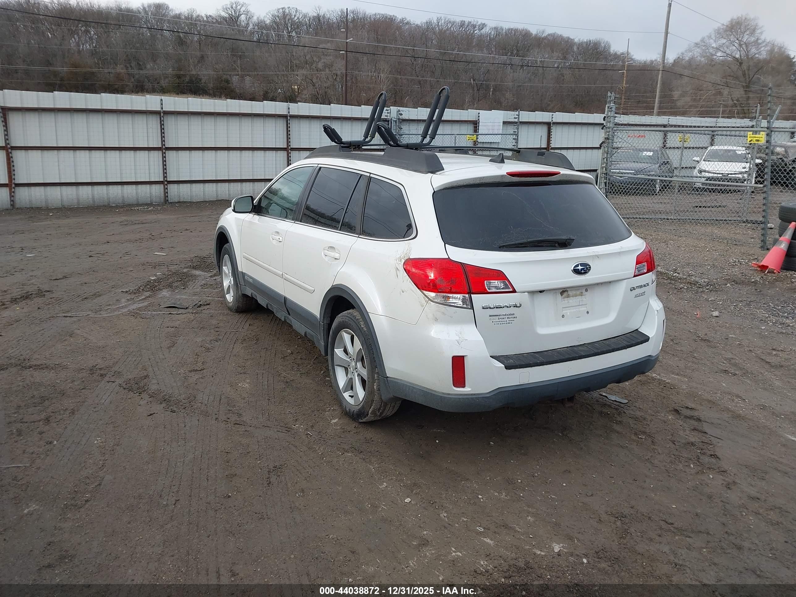 SUBARU OUTBACK image 3